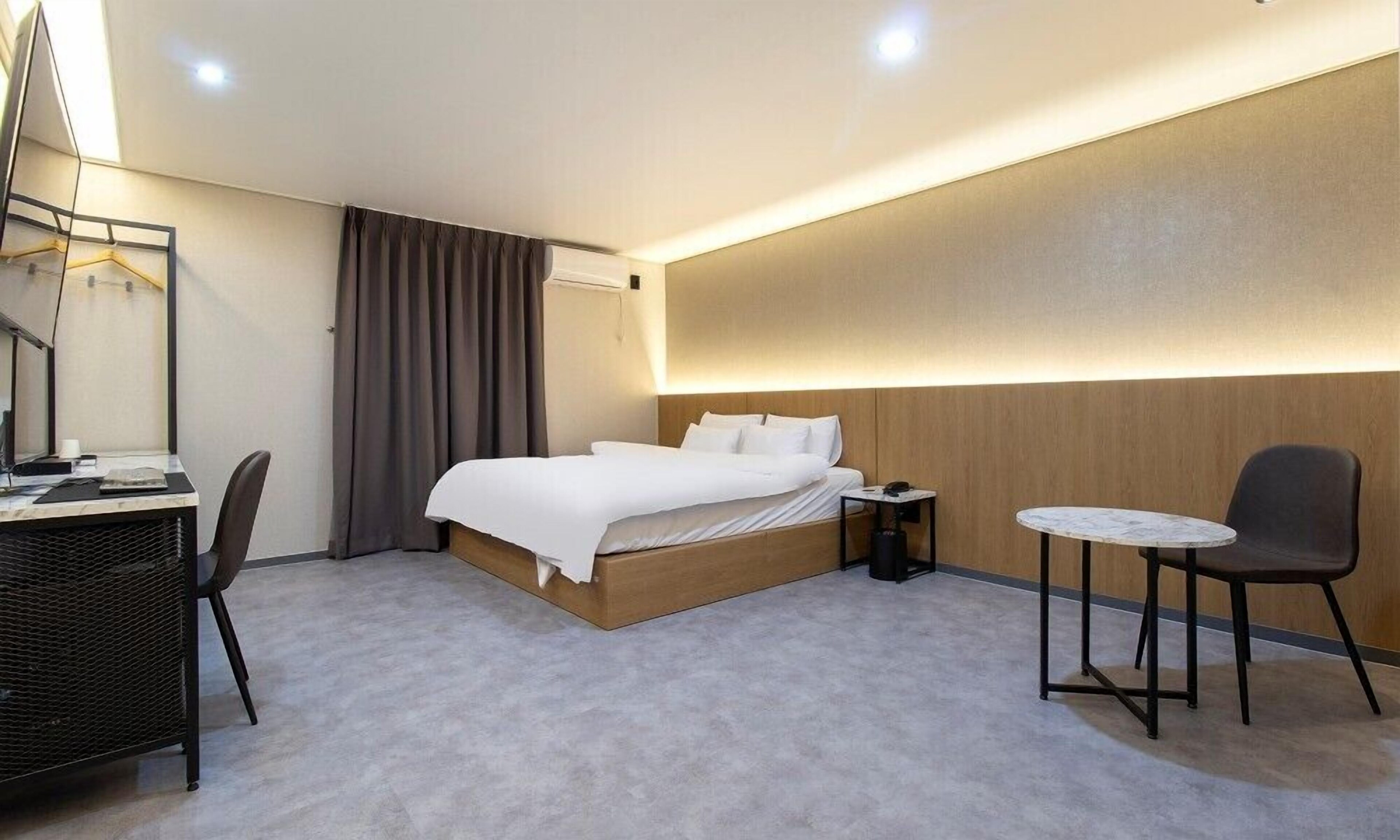 Hwaseong Stay13 Hotel 2*