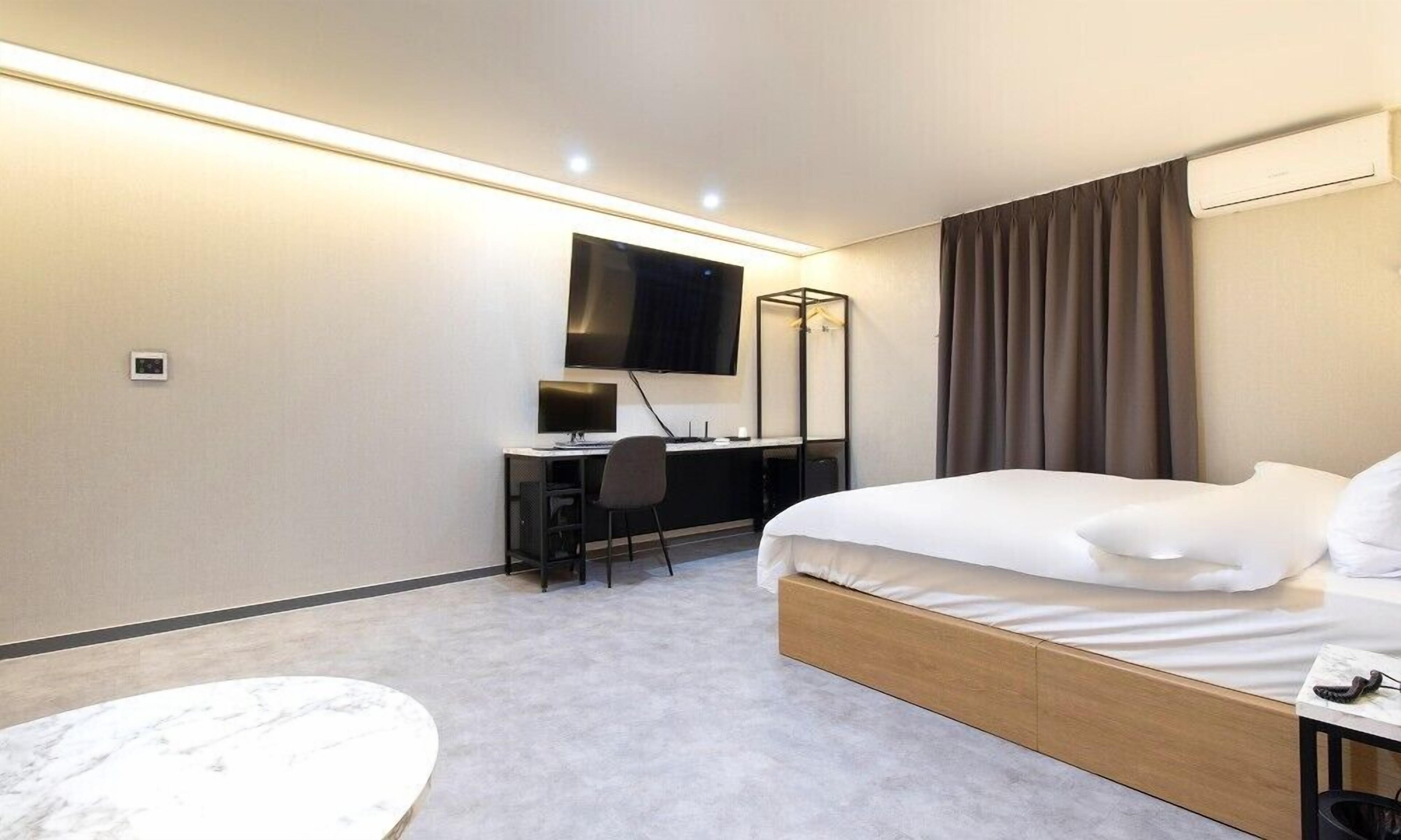 Hwaseong Stay13 Hotel 2*