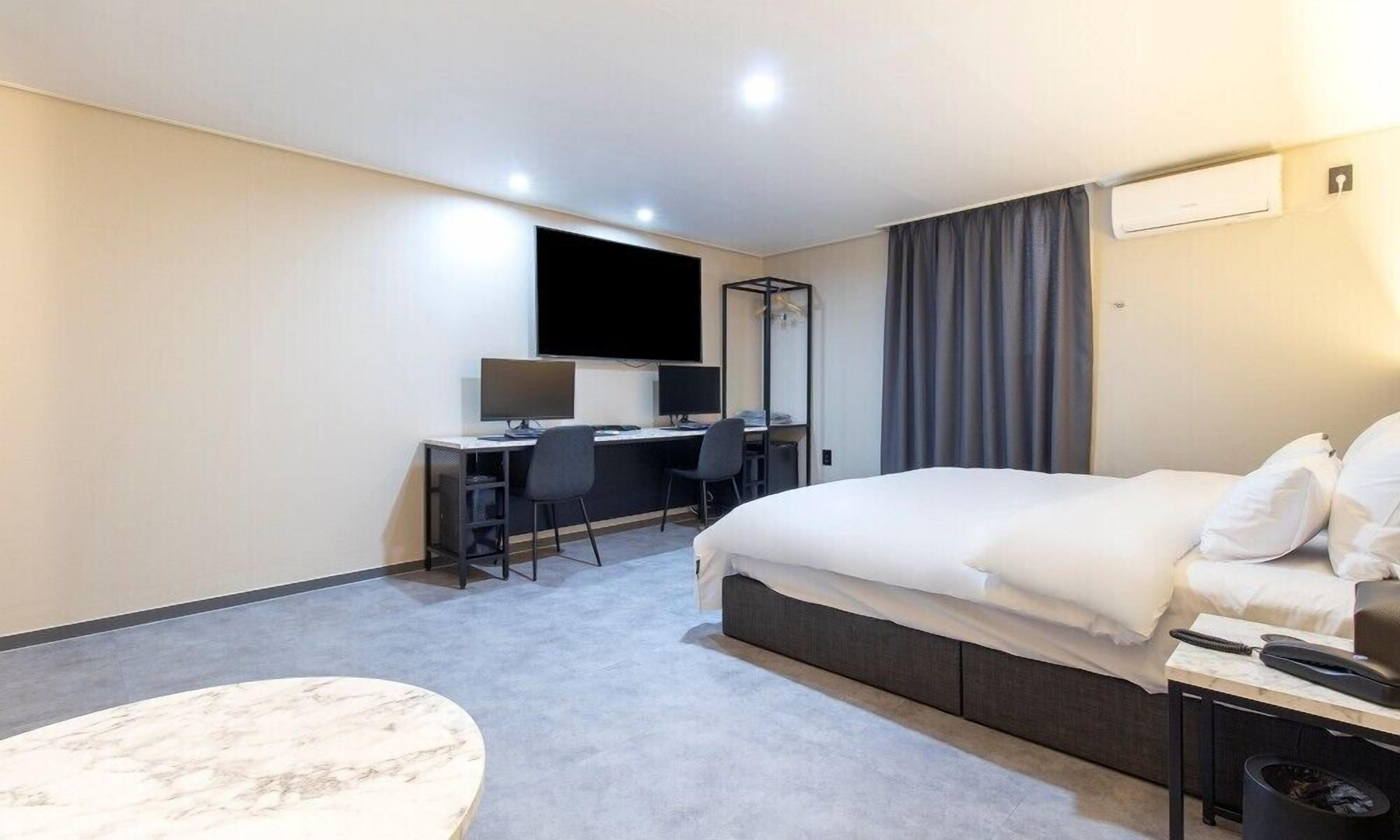 Hwaseong Stay13 Hotel 2*