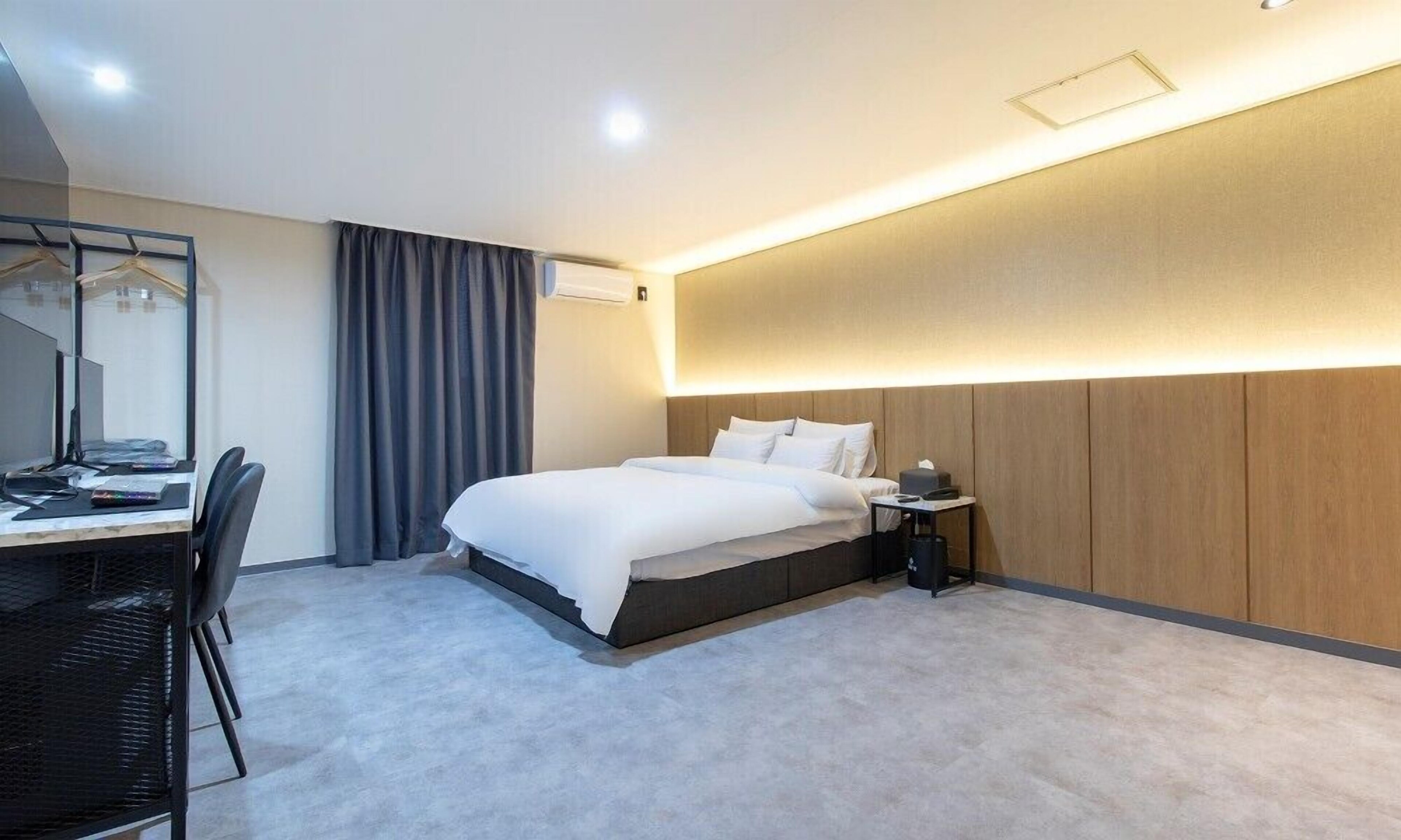 Hwaseong Stay13 Hotel 2*