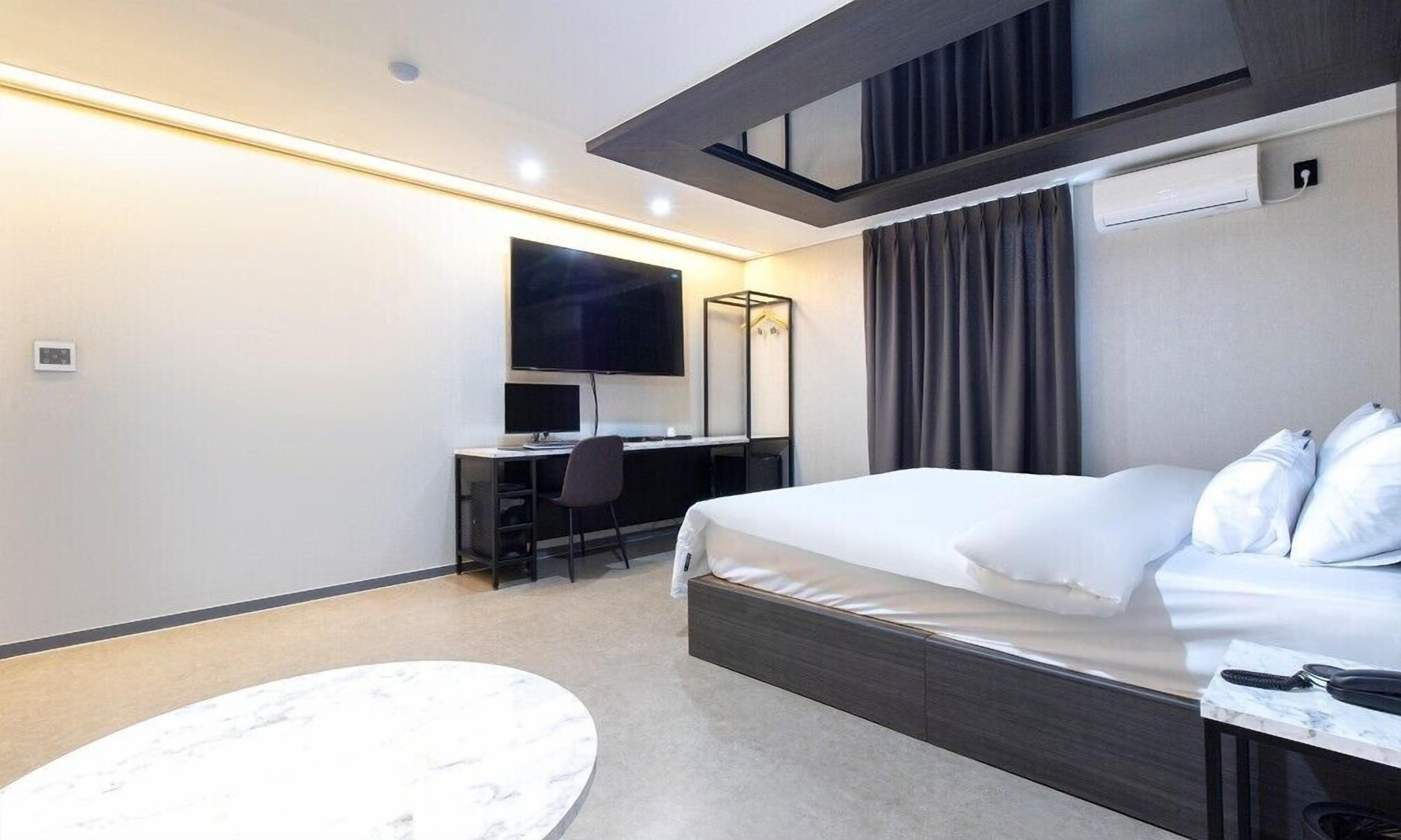 Hwaseong Stay13 Hotel 2*