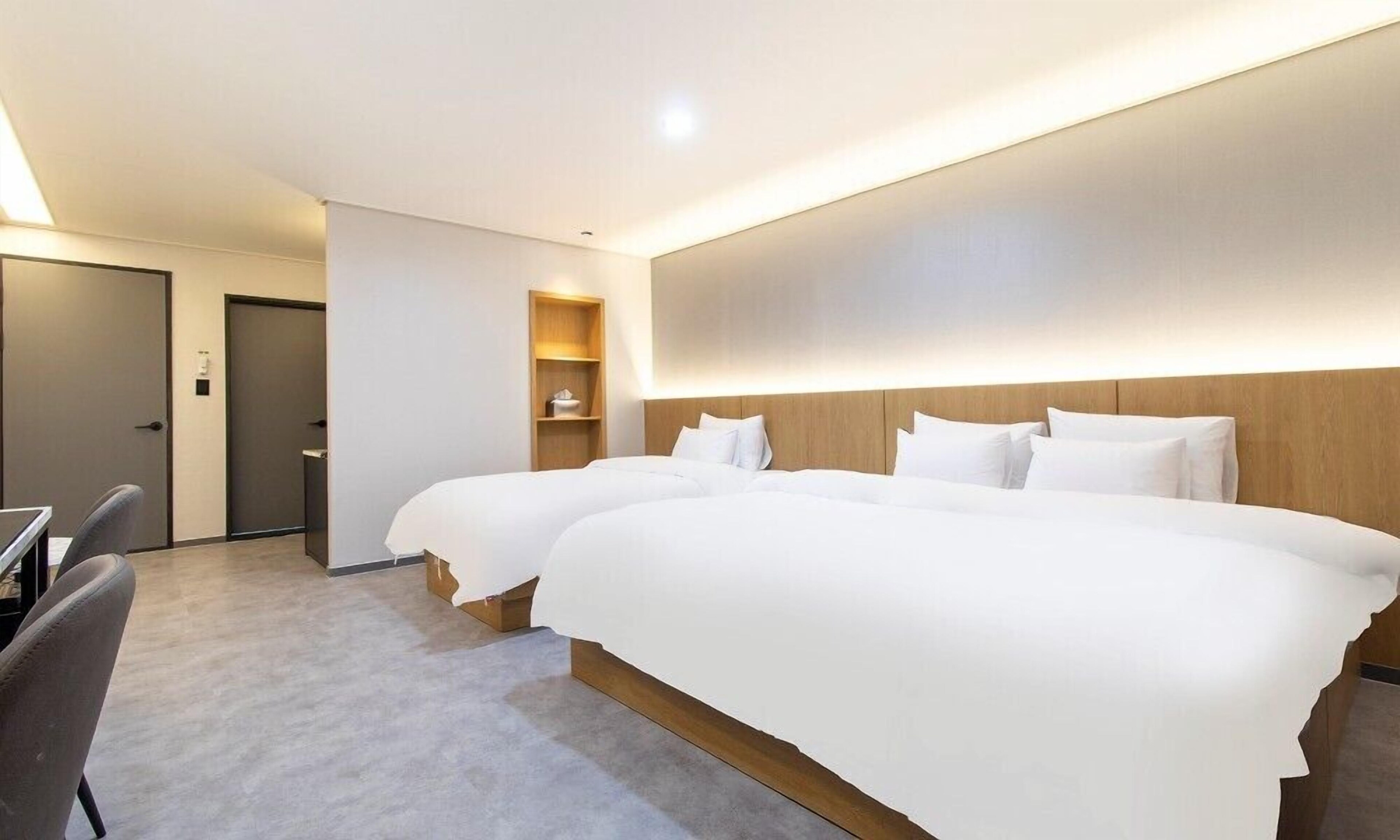 Hwaseong Stay13 Hotel 2*