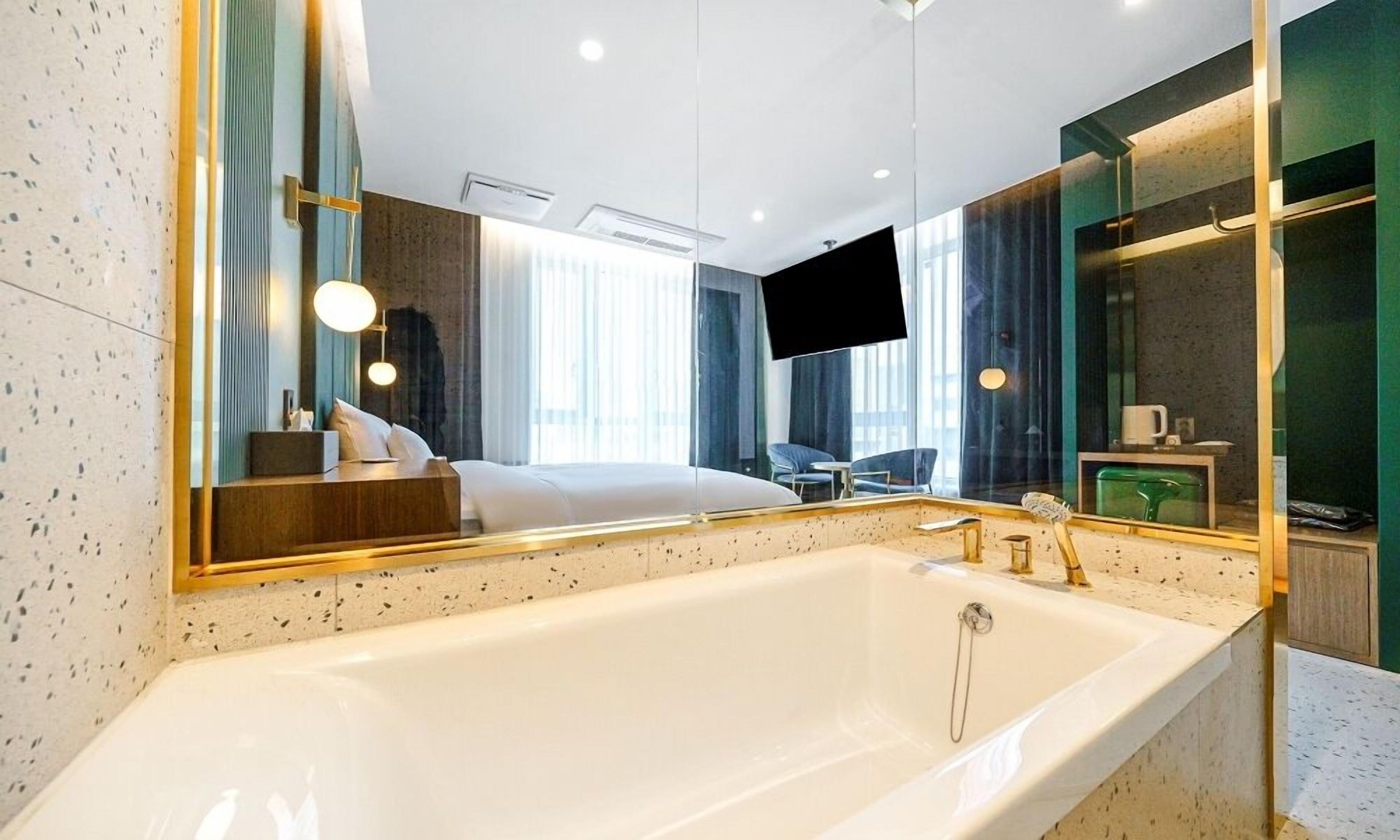 H-Avenue Hotel Geomdan New Town 3*