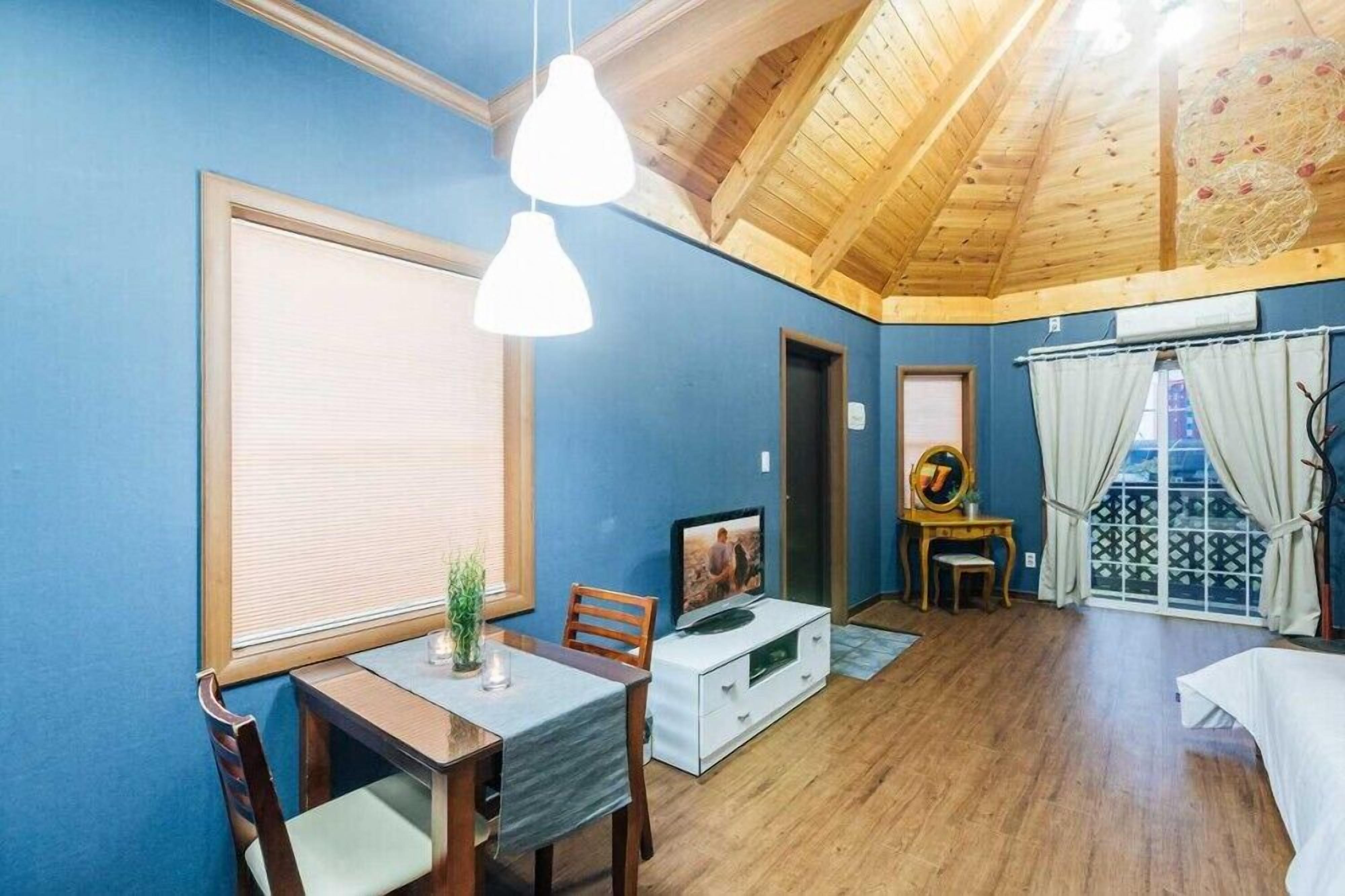 Indigo Pension 0*