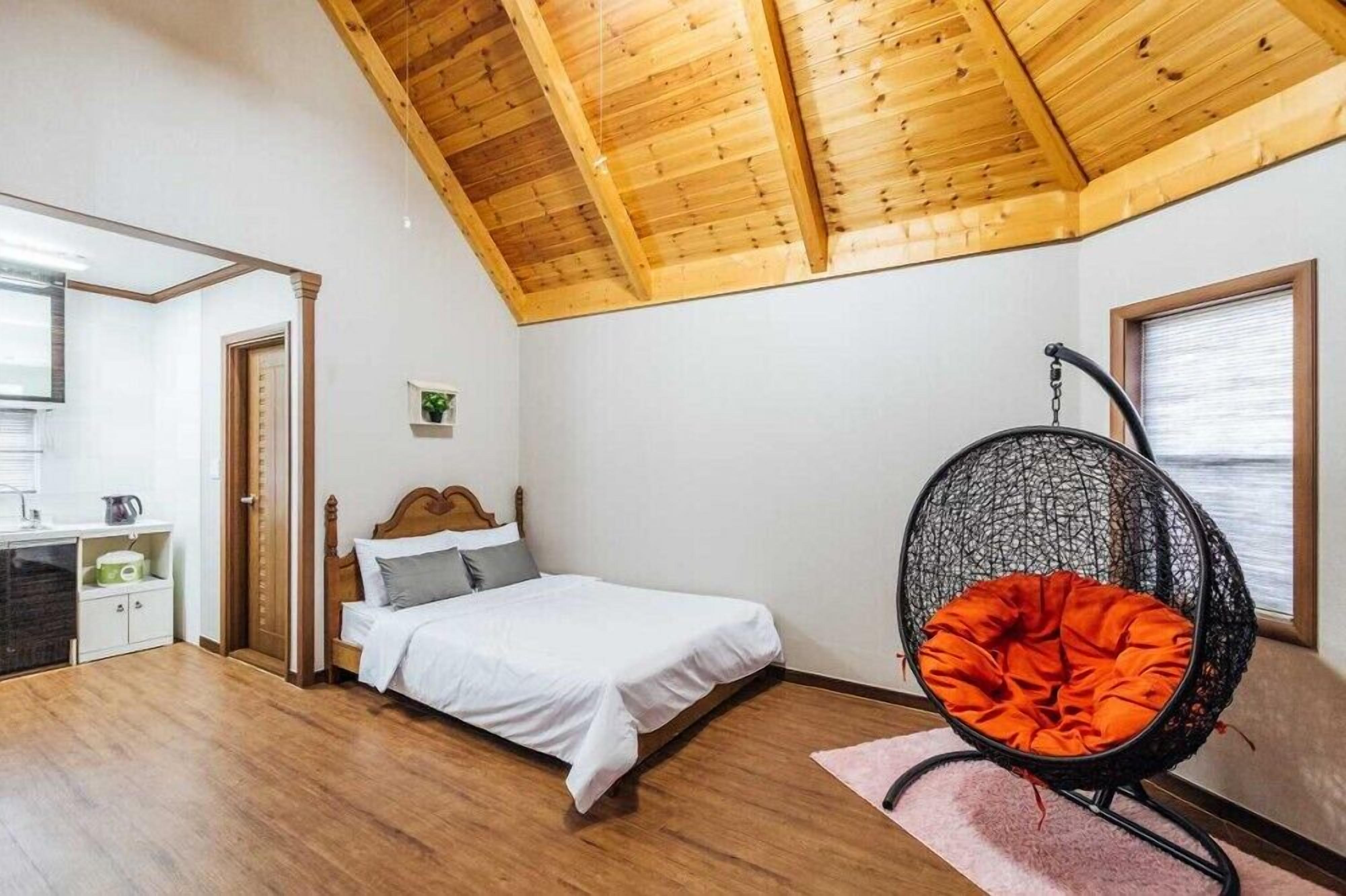 Indigo Pension 0*