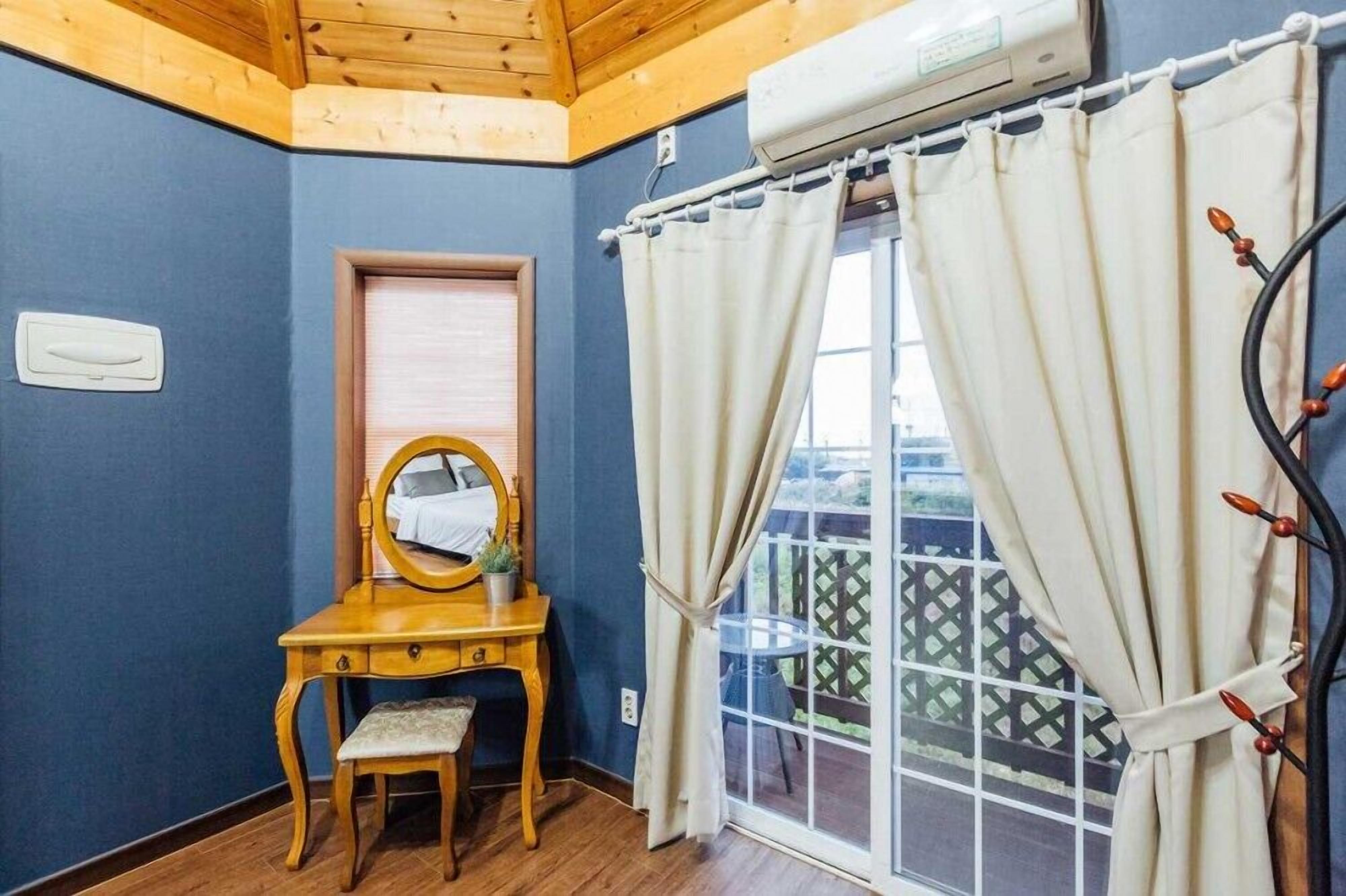 Indigo Pension 0*