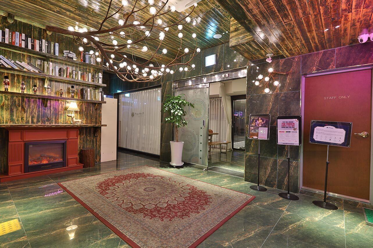 Hotel February Gimhae 3*