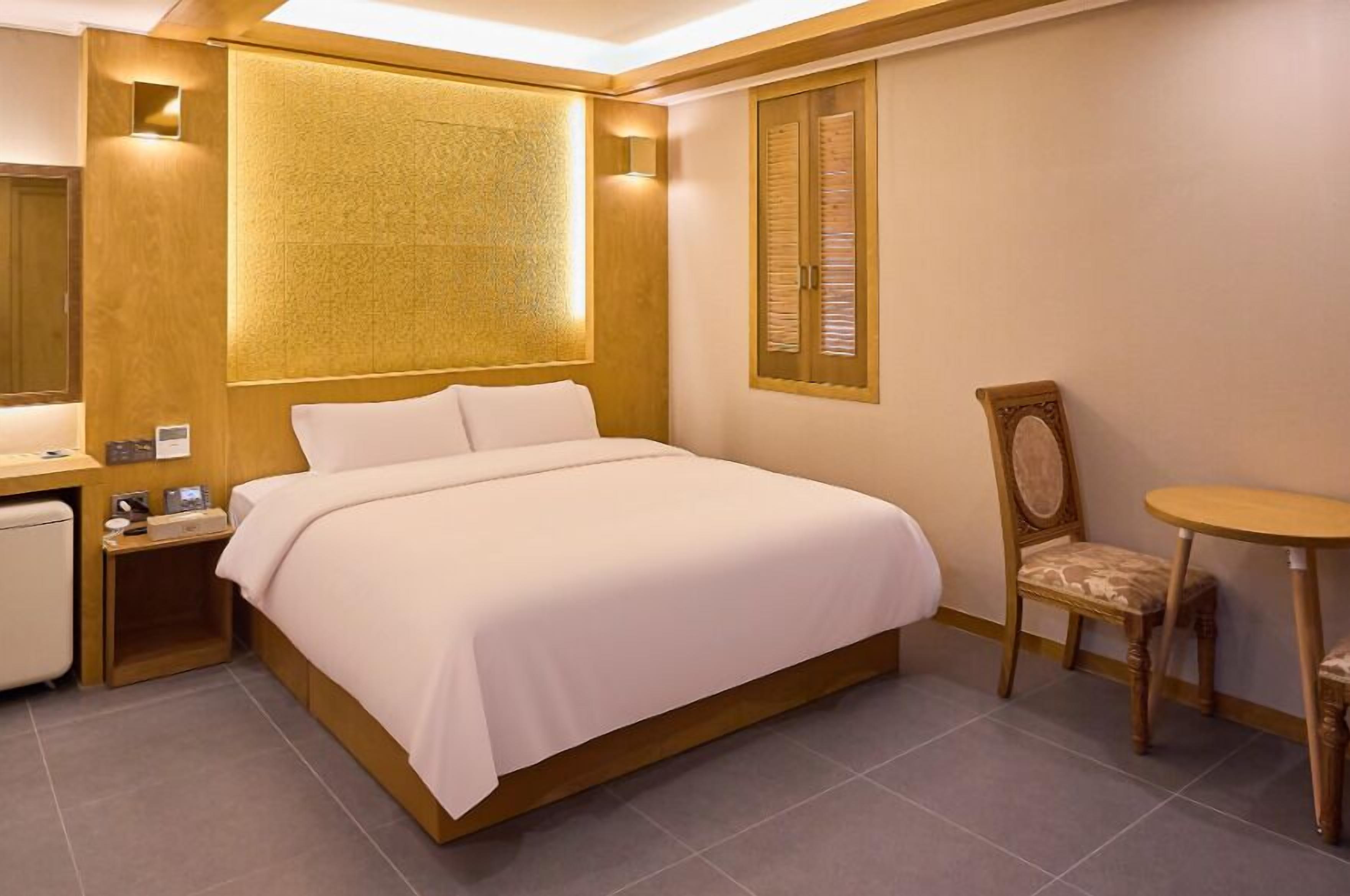 mir hotel 3*