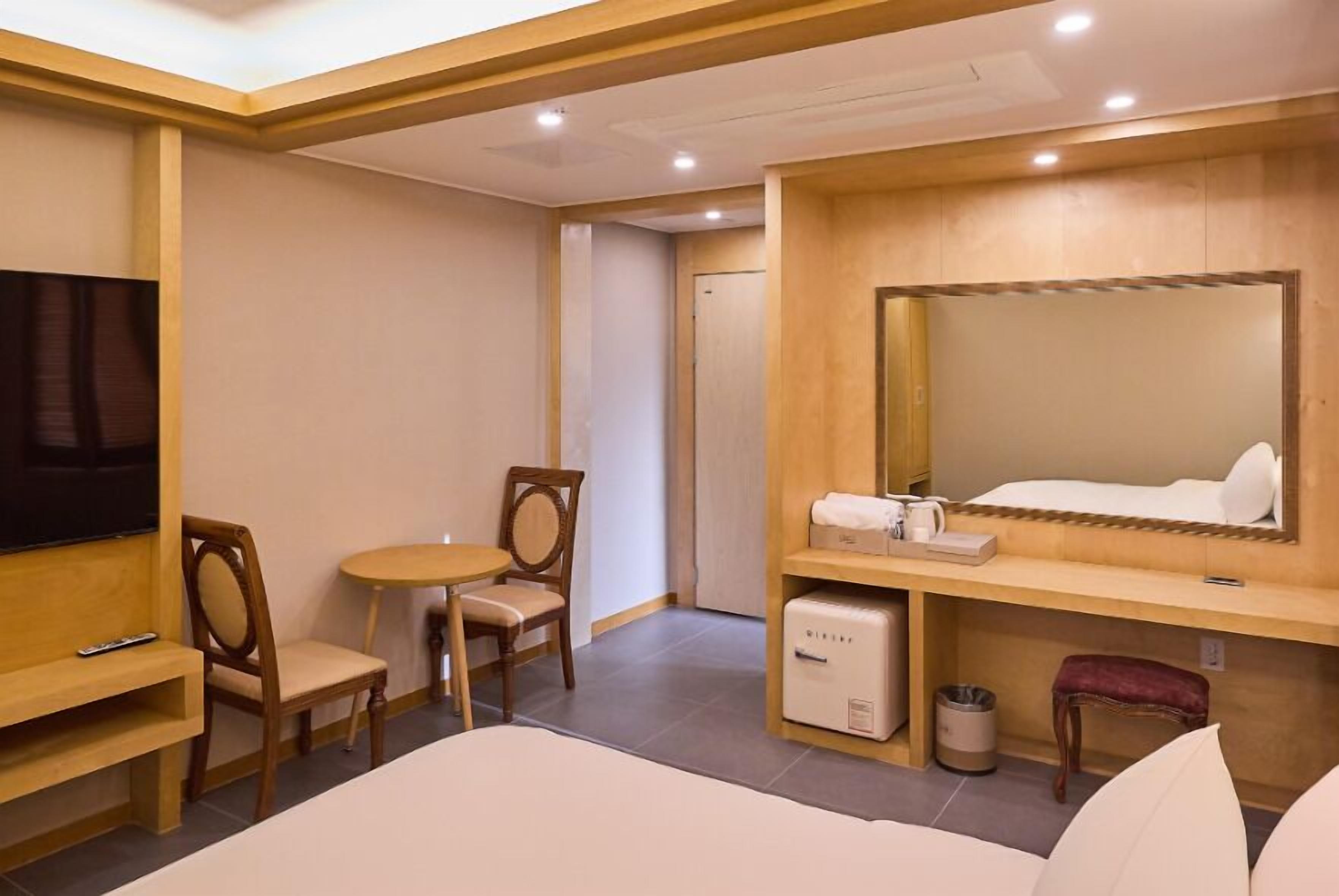 mir hotel 3*