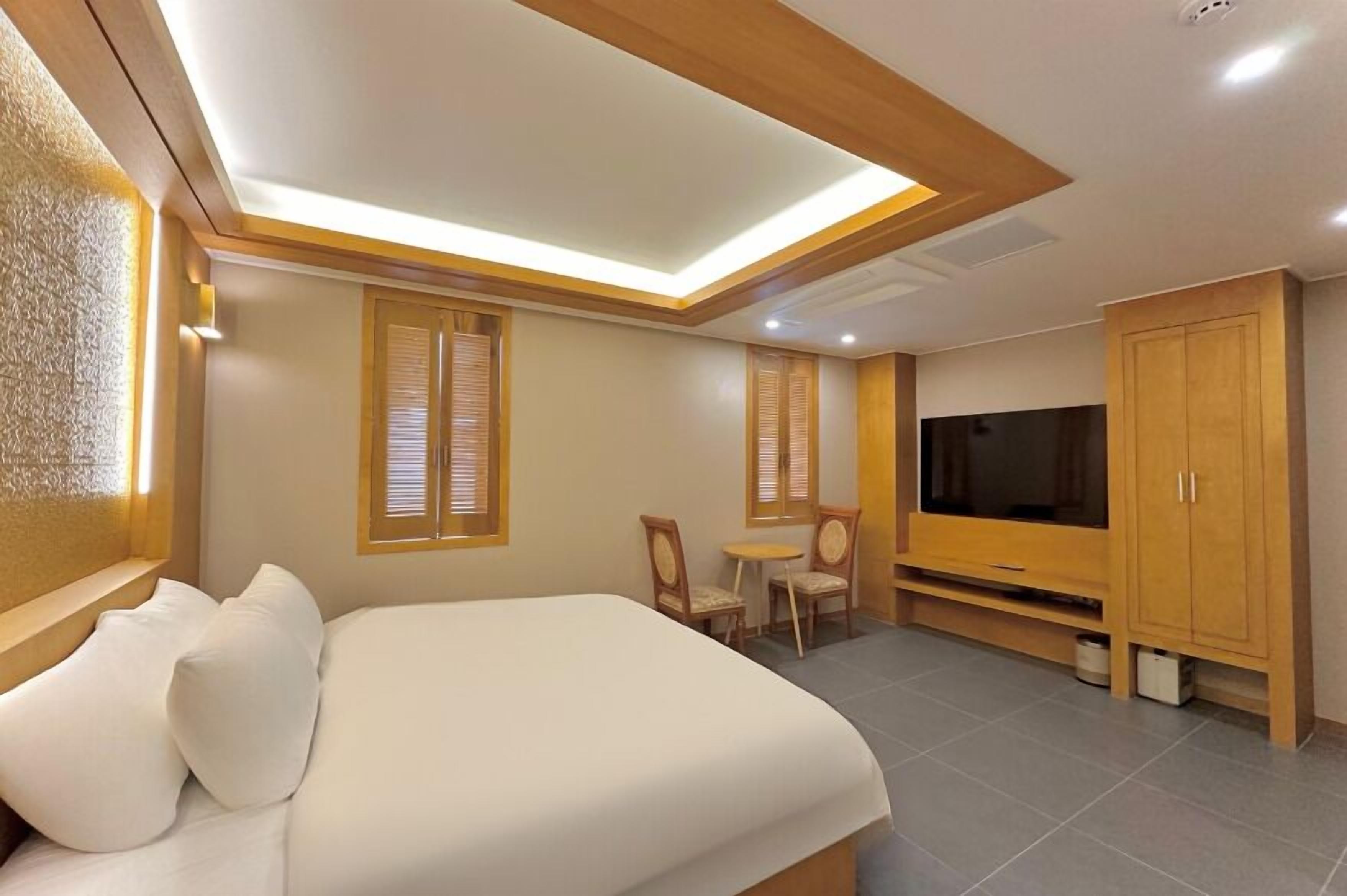 mir hotel 3*