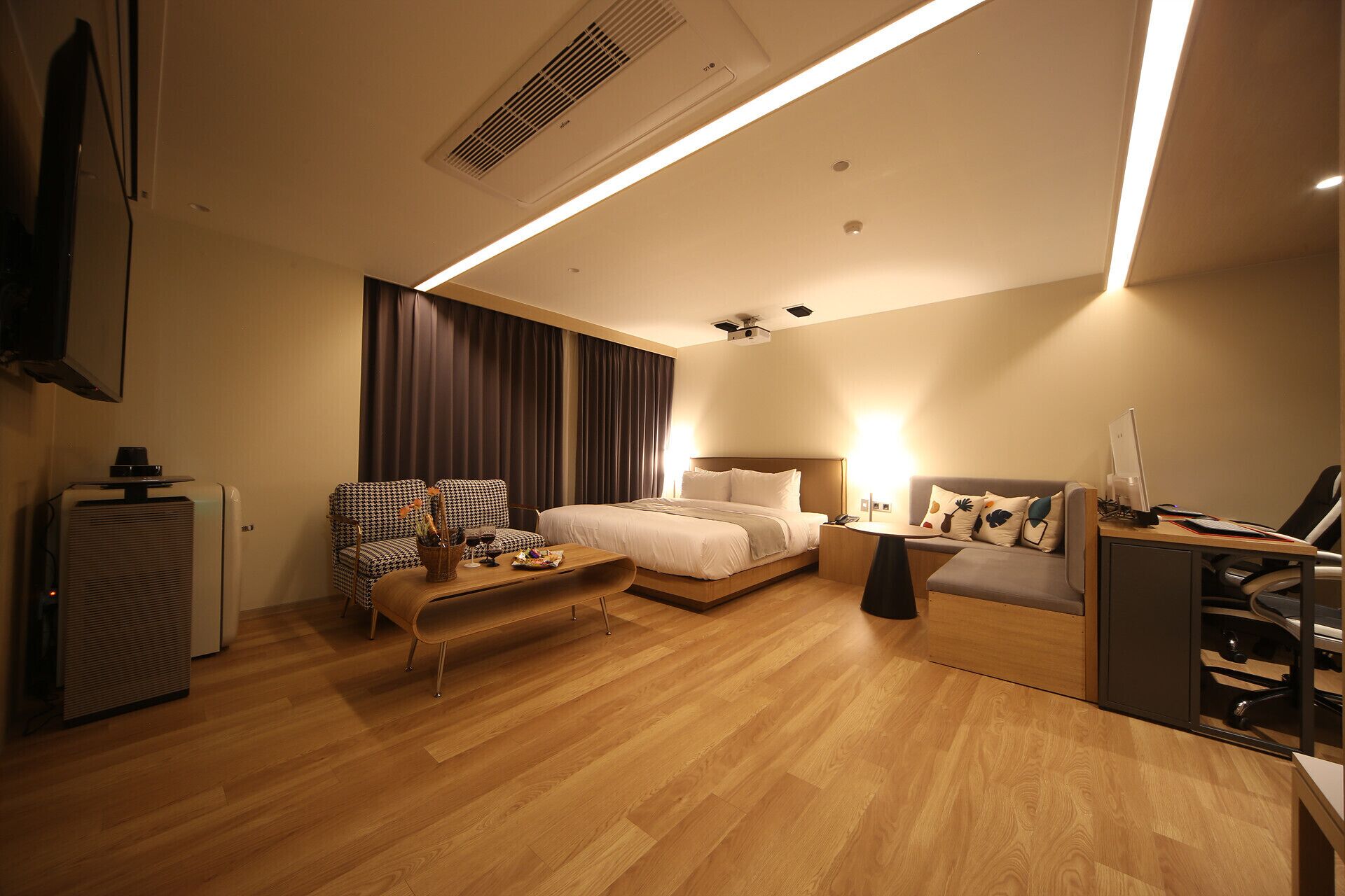 Hound Hotel Sajik Minam Station 2*
