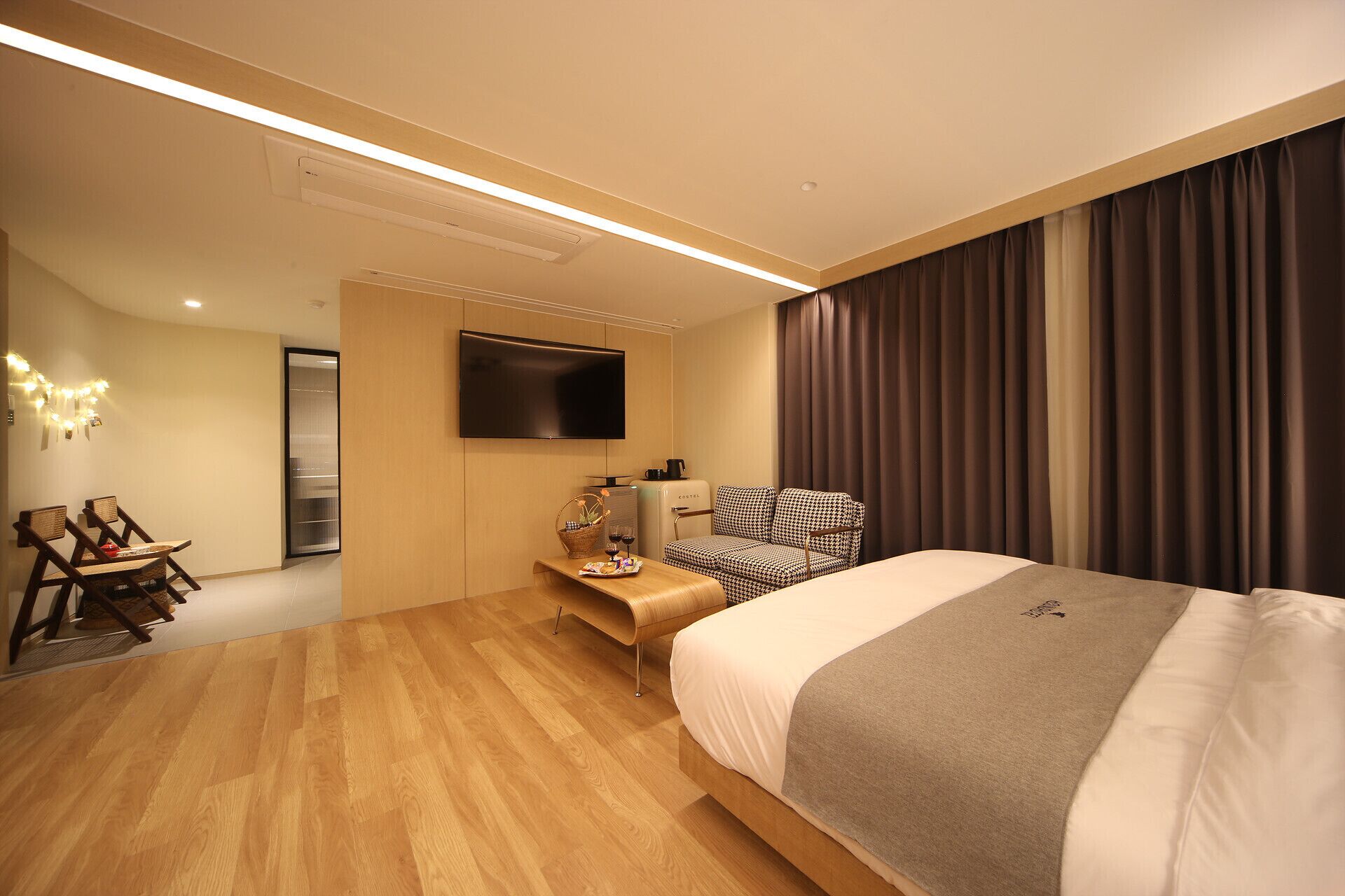 Hound Hotel Sajik Minam Station 2*