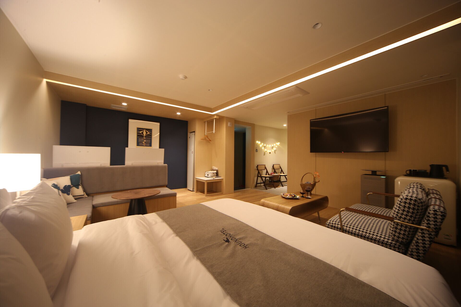 Hound Hotel Sajik Minam Station 2*