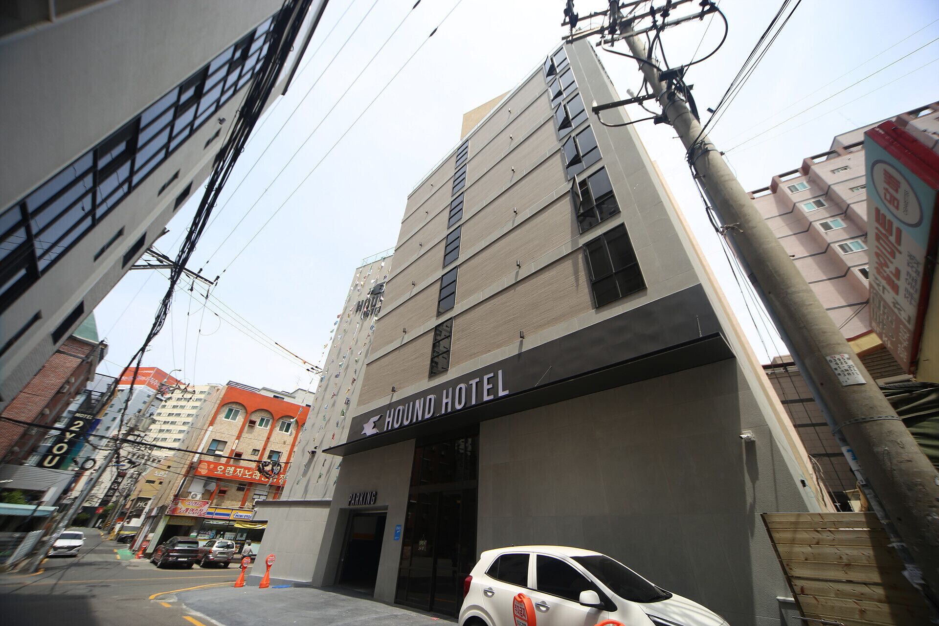 Hound Hotel Sajik Minam Station 2*