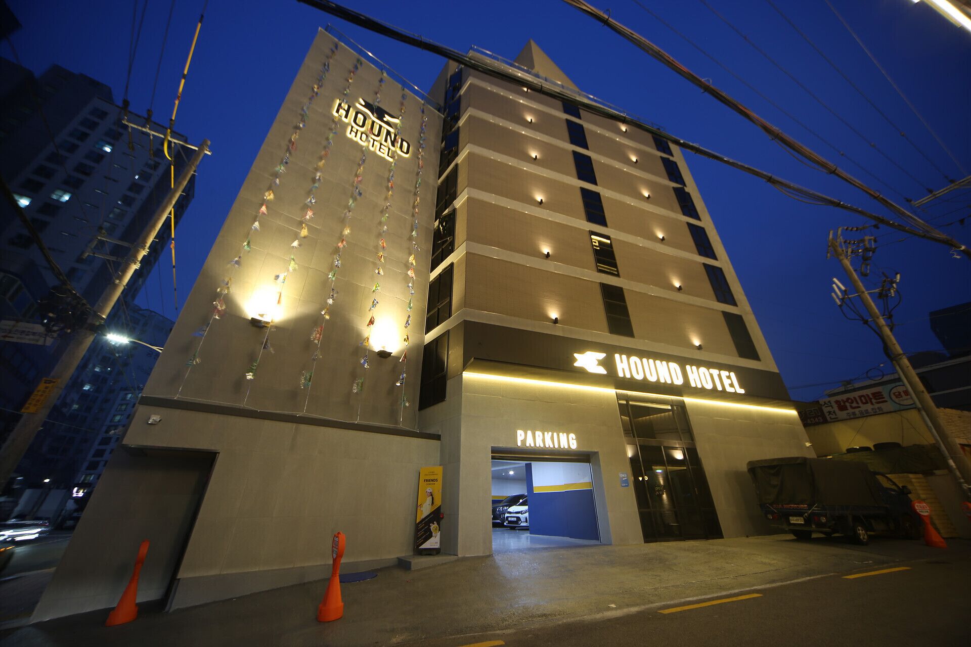 Hound Hotel Sajik Minam Station 2*
