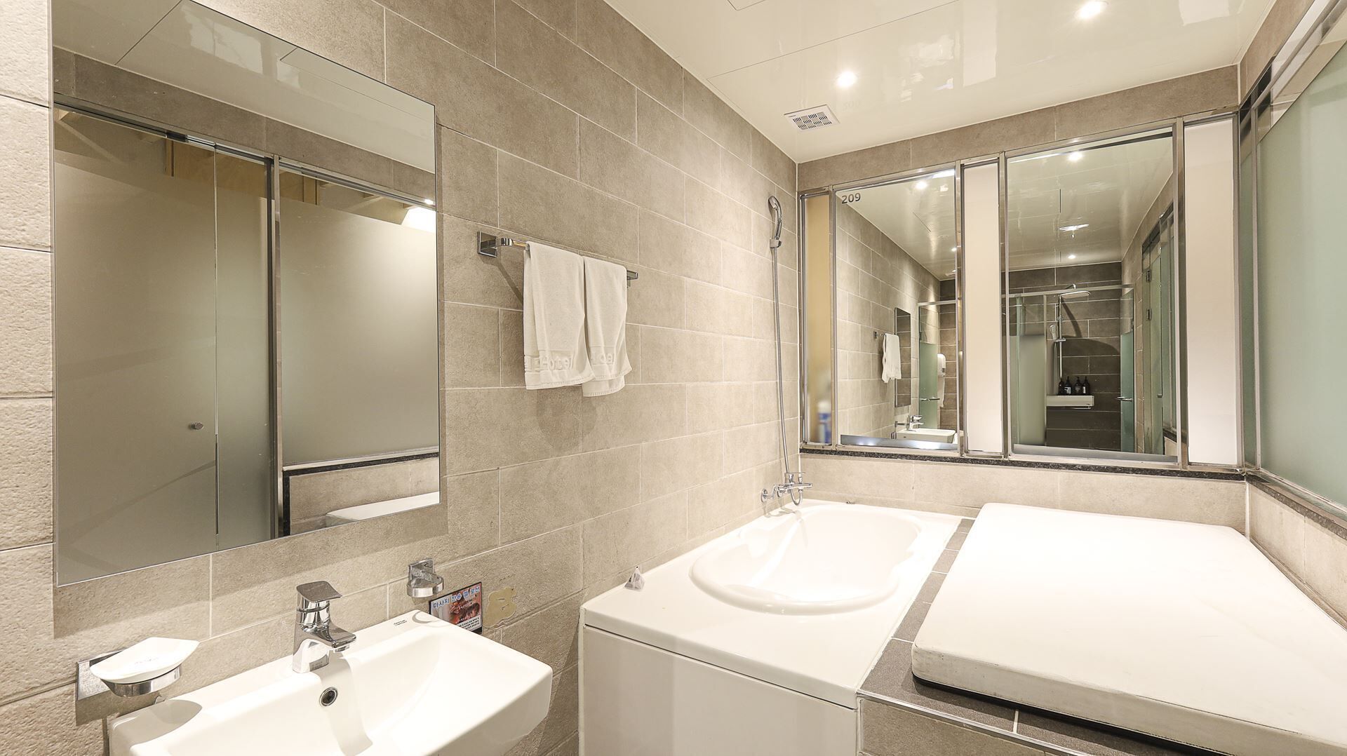 Hotel A1 Jukdo 2*
