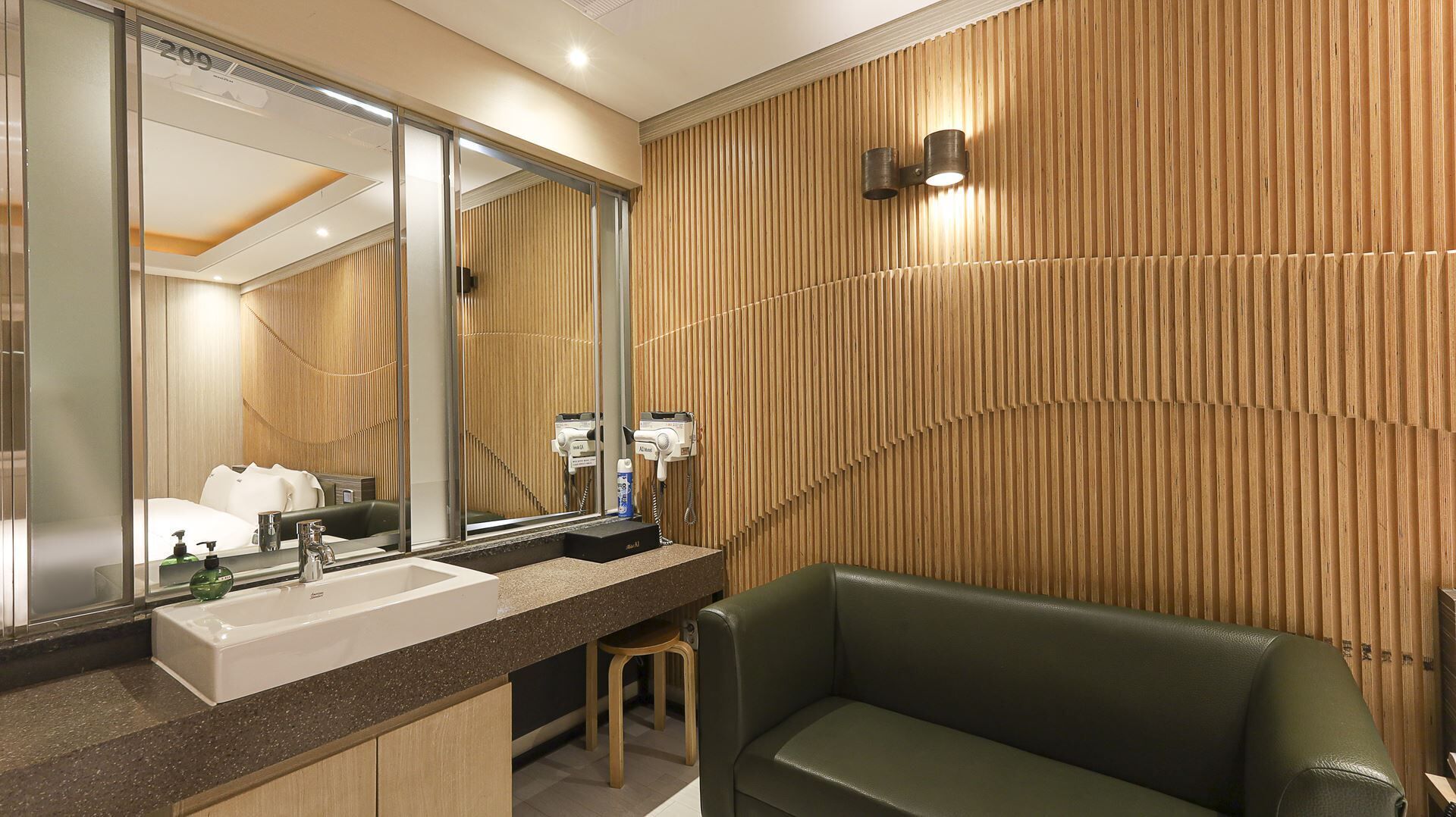 Hotel A1 Jukdo 2*