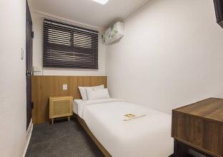 MUST STAY HOTEL Sinjeongnegeori Station 2*