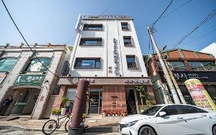 Changwon Jinhae Hotel Sheja 2*
