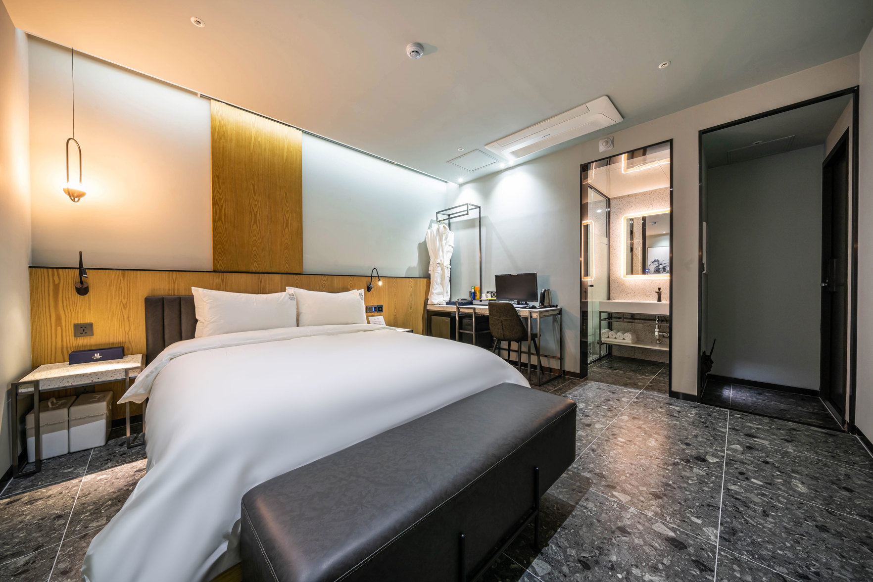 Anyang Everden Hotel 3*