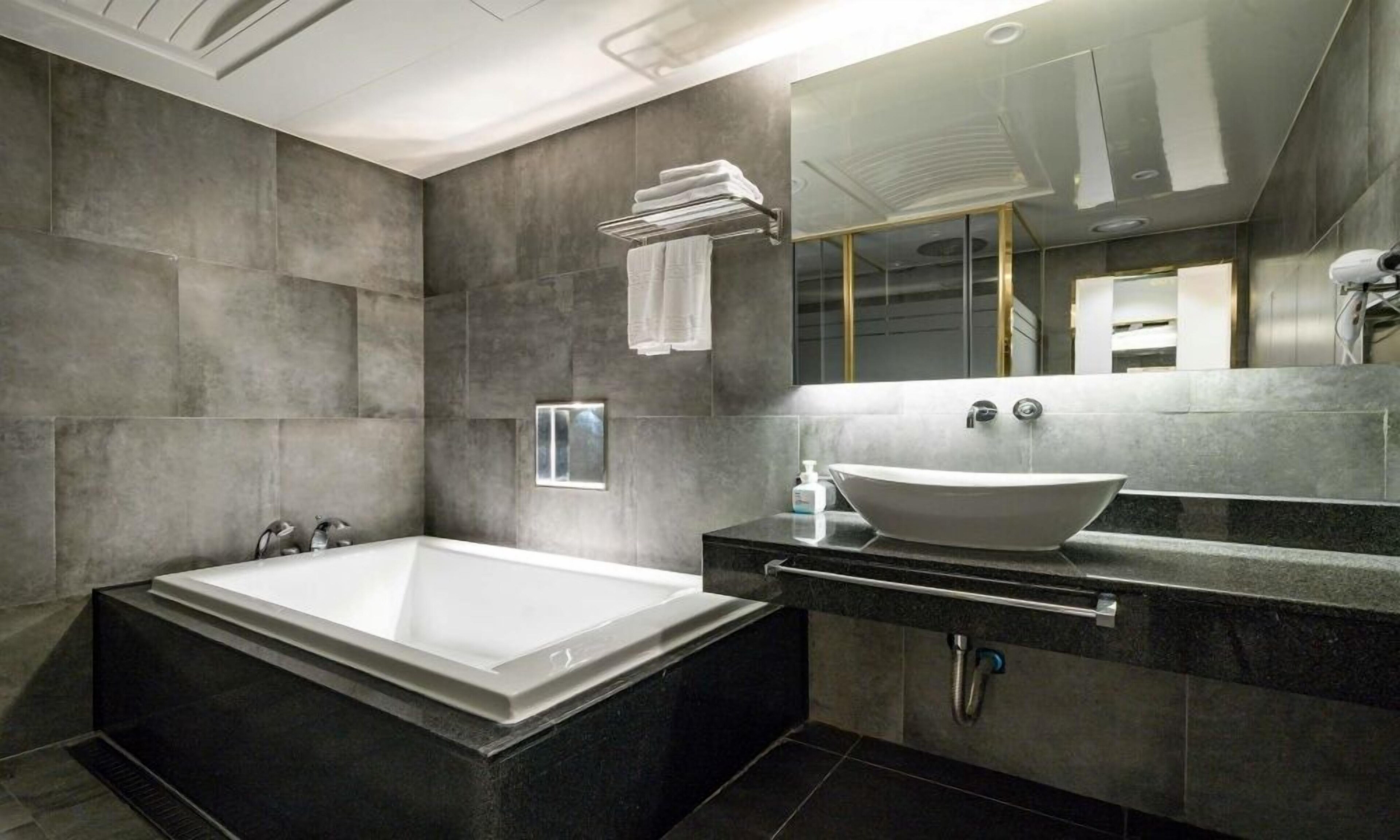 HOTEL THE ART UIWANG 2*