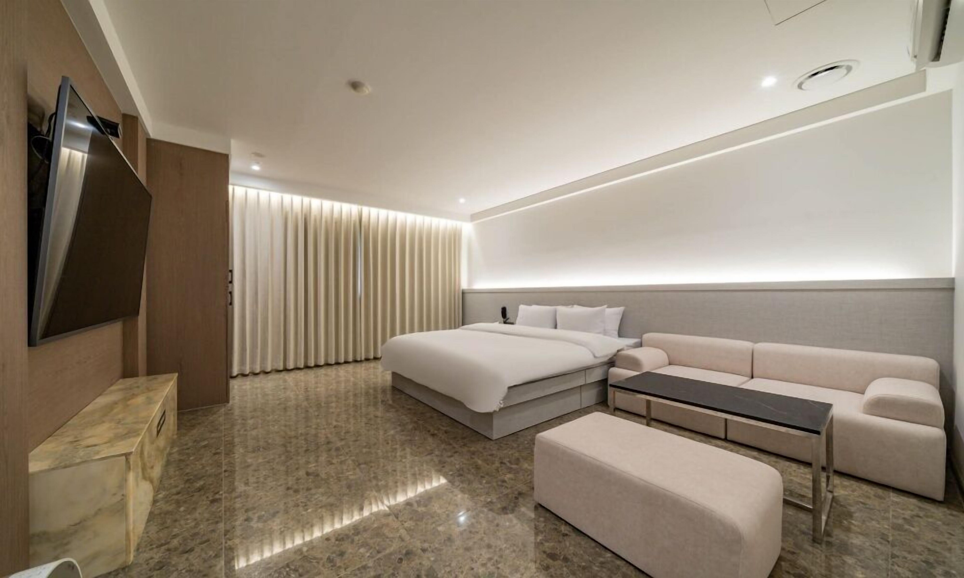HOTEL THE ART UIWANG 2*