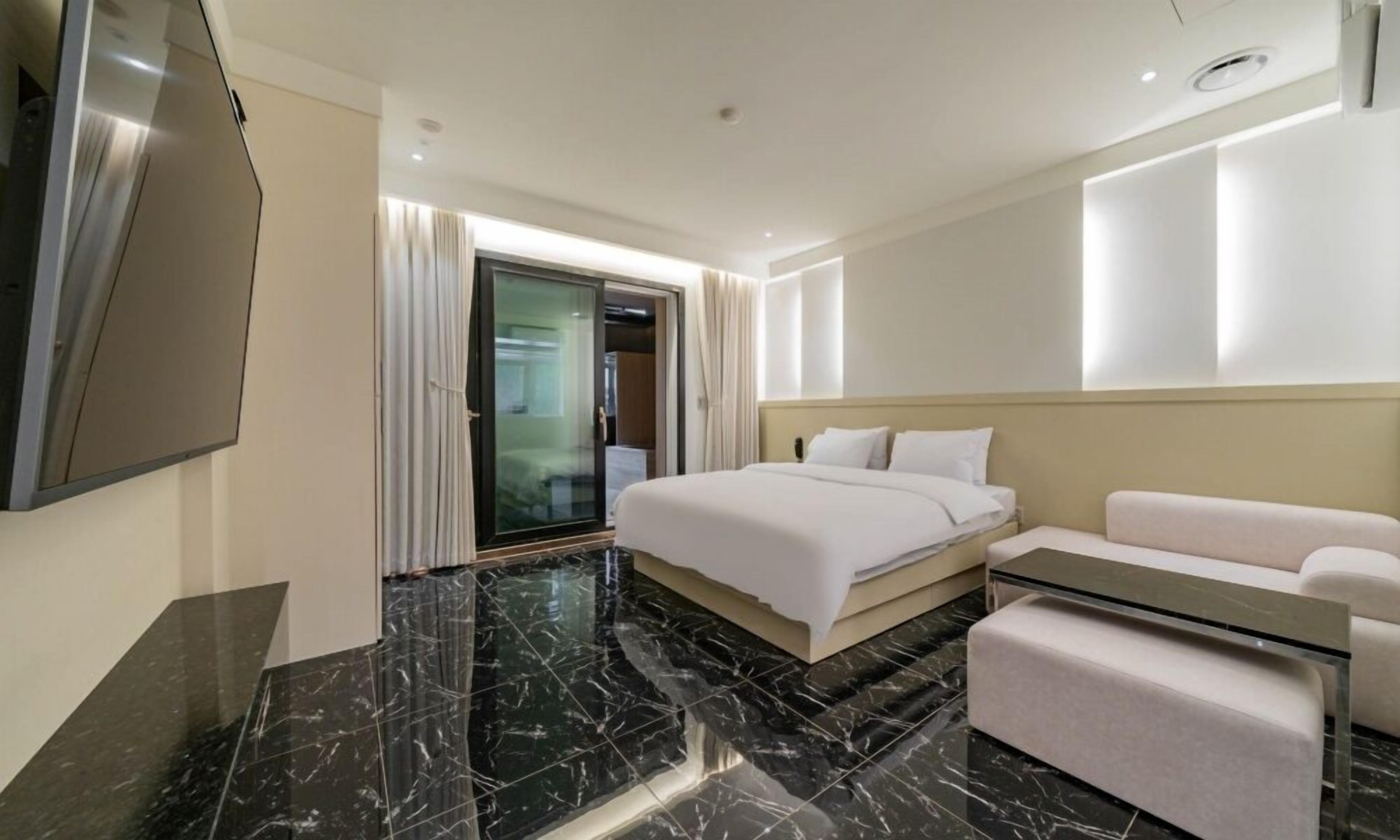 HOTEL THE ART UIWANG 2*
