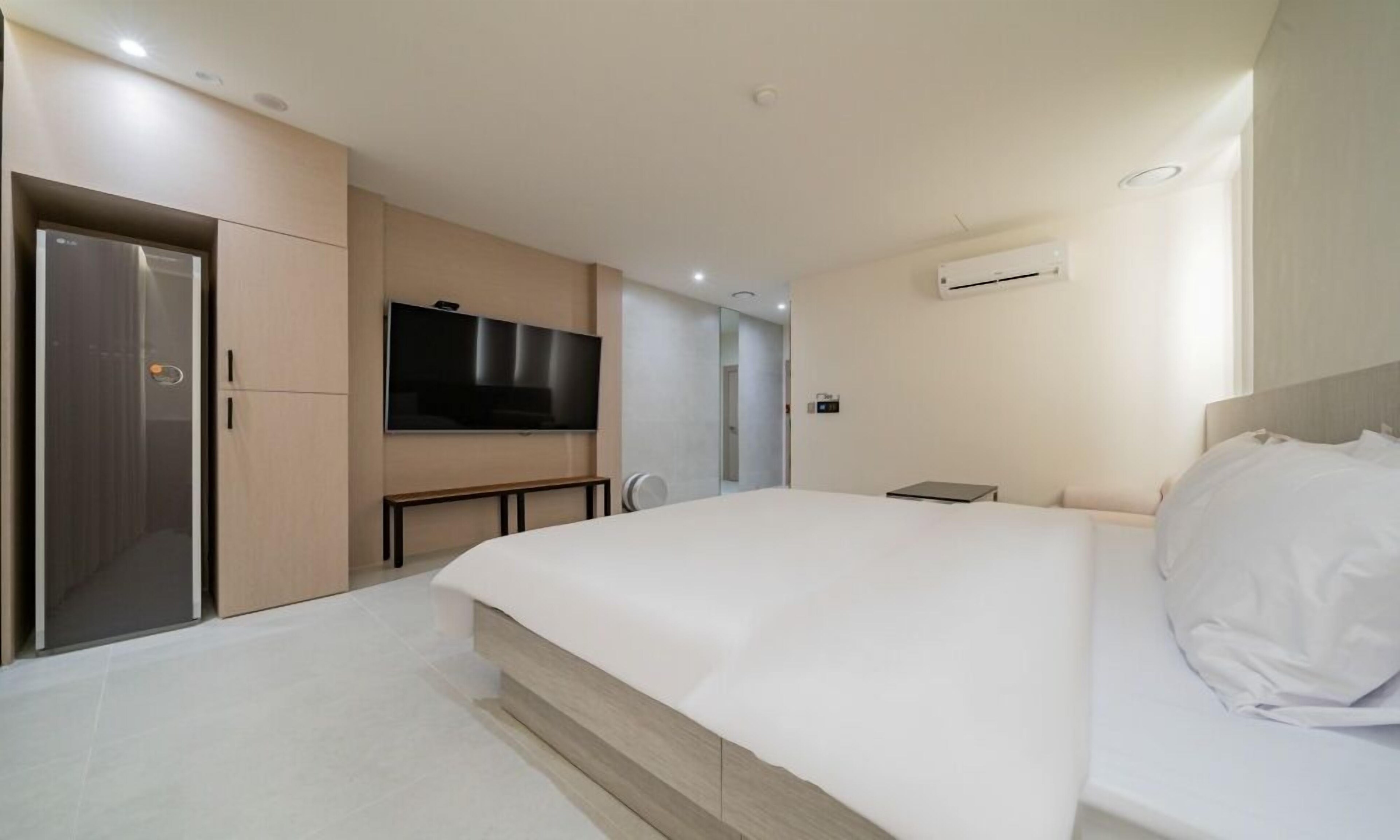 HOTEL THE ART UIWANG 2*