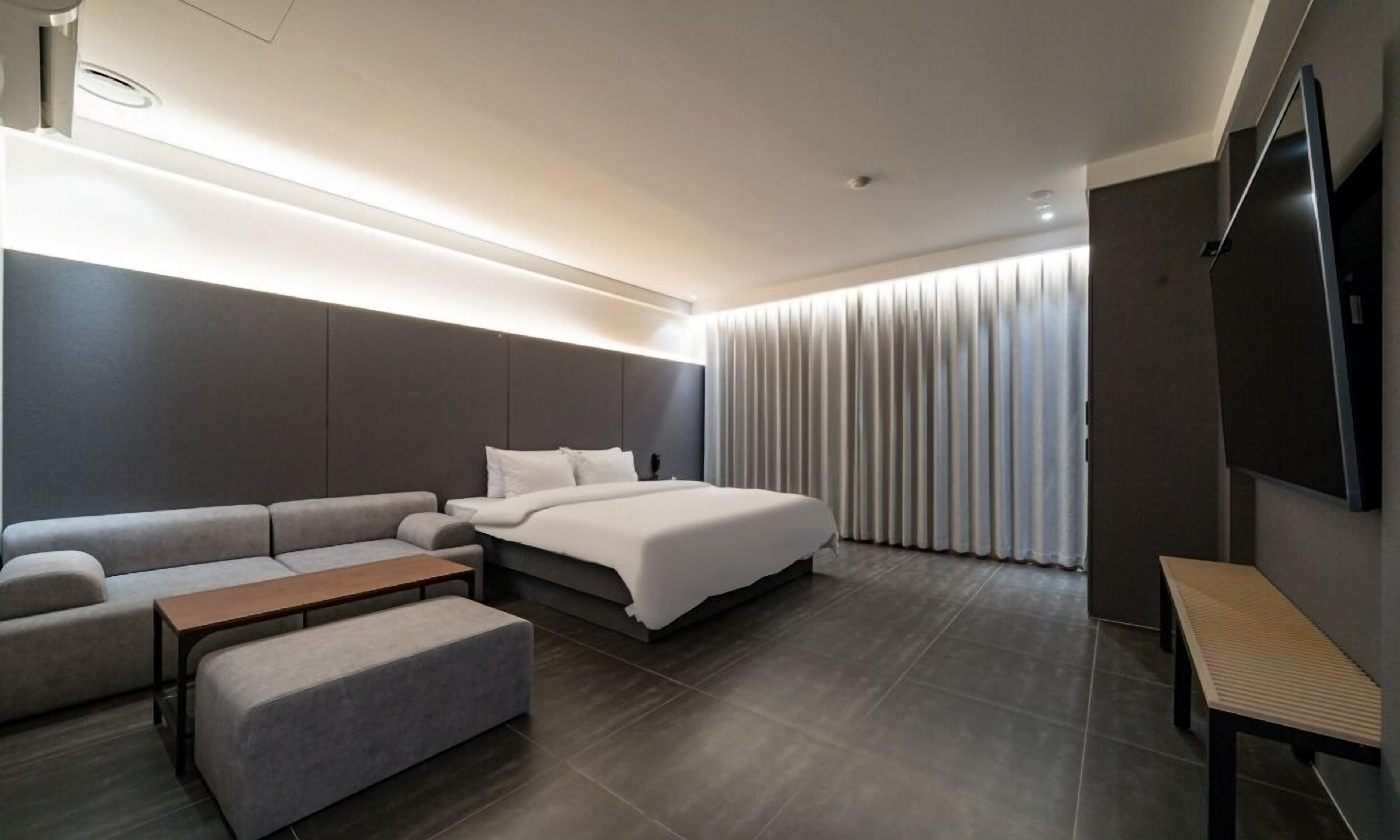 HOTEL THE ART UIWANG 2*