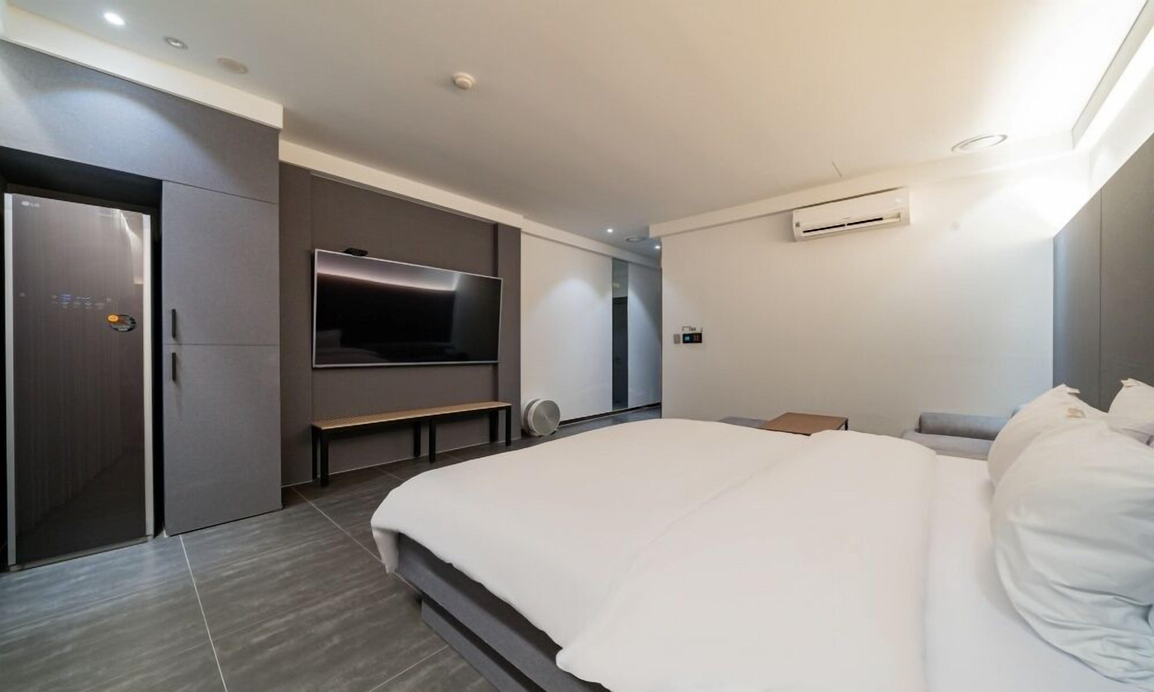 HOTEL THE ART UIWANG 2*