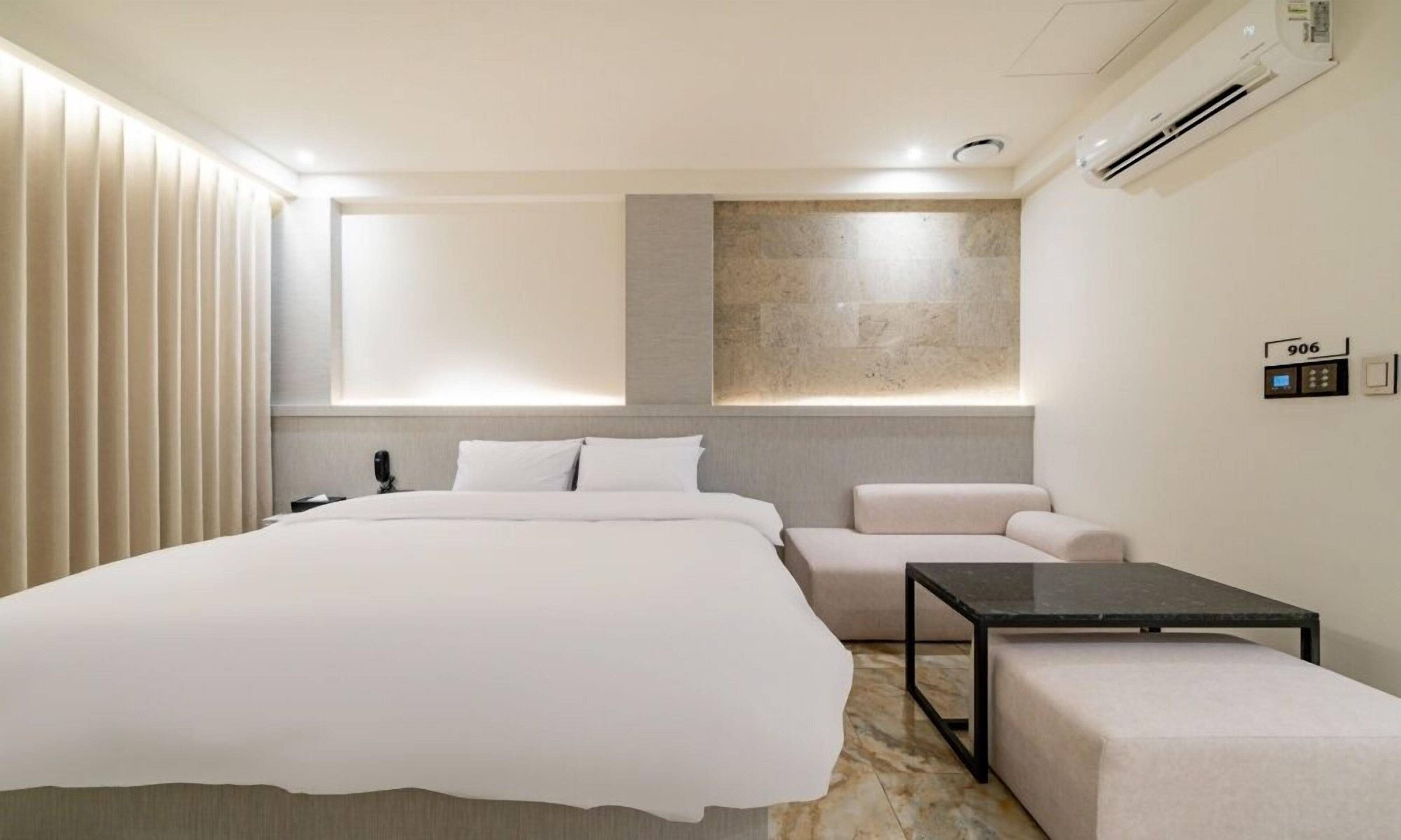 HOTEL THE ART UIWANG 2*