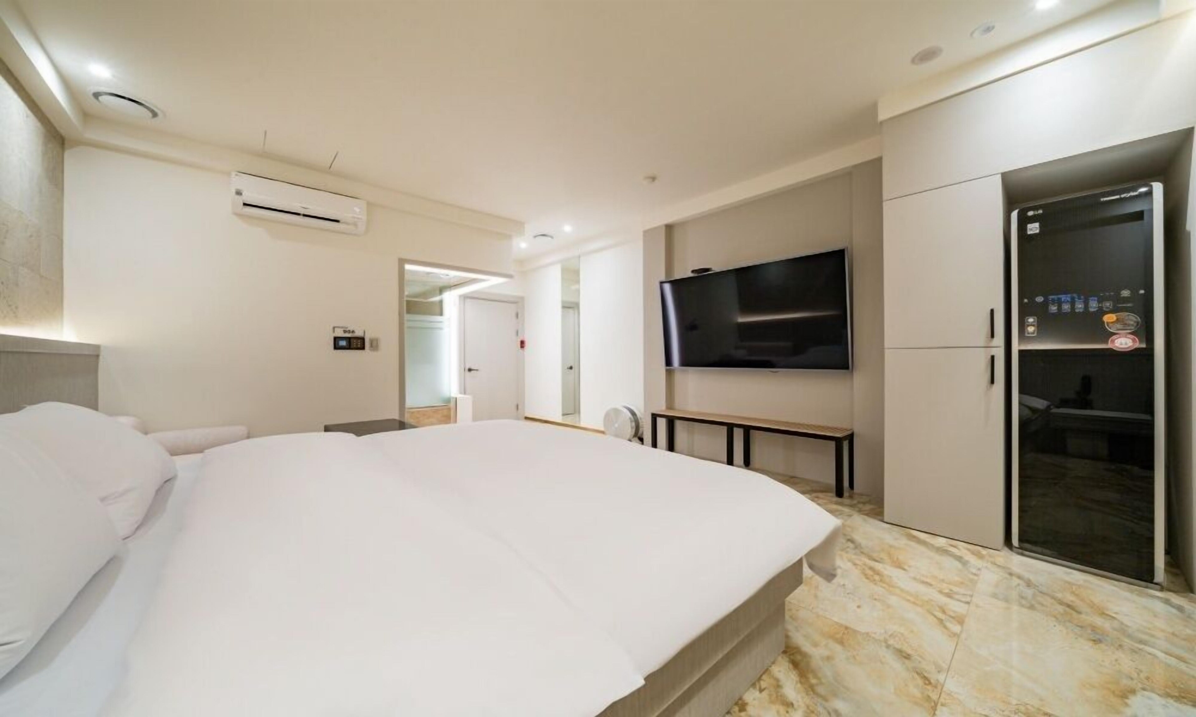 HOTEL THE ART UIWANG 2*