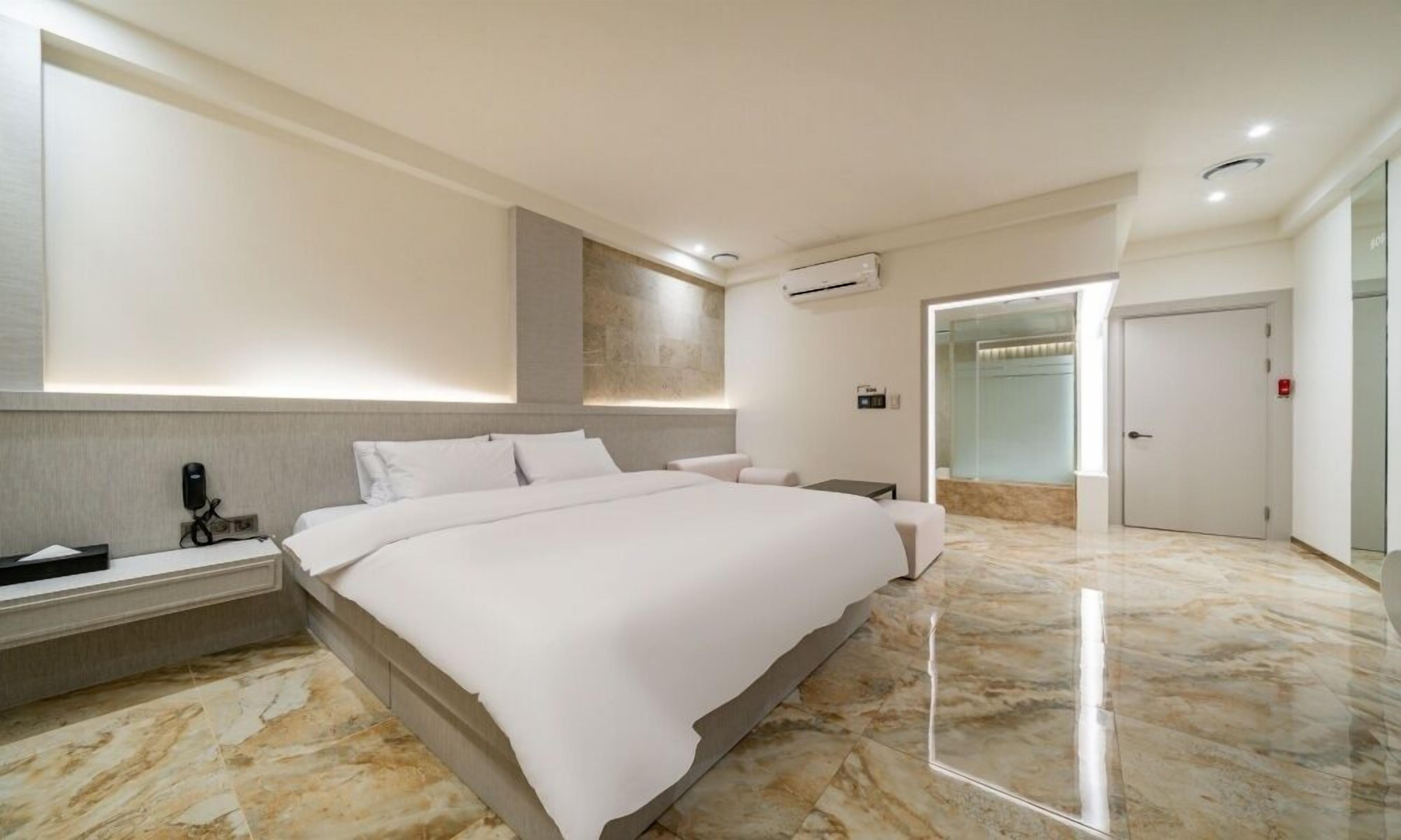 HOTEL THE ART UIWANG 2*