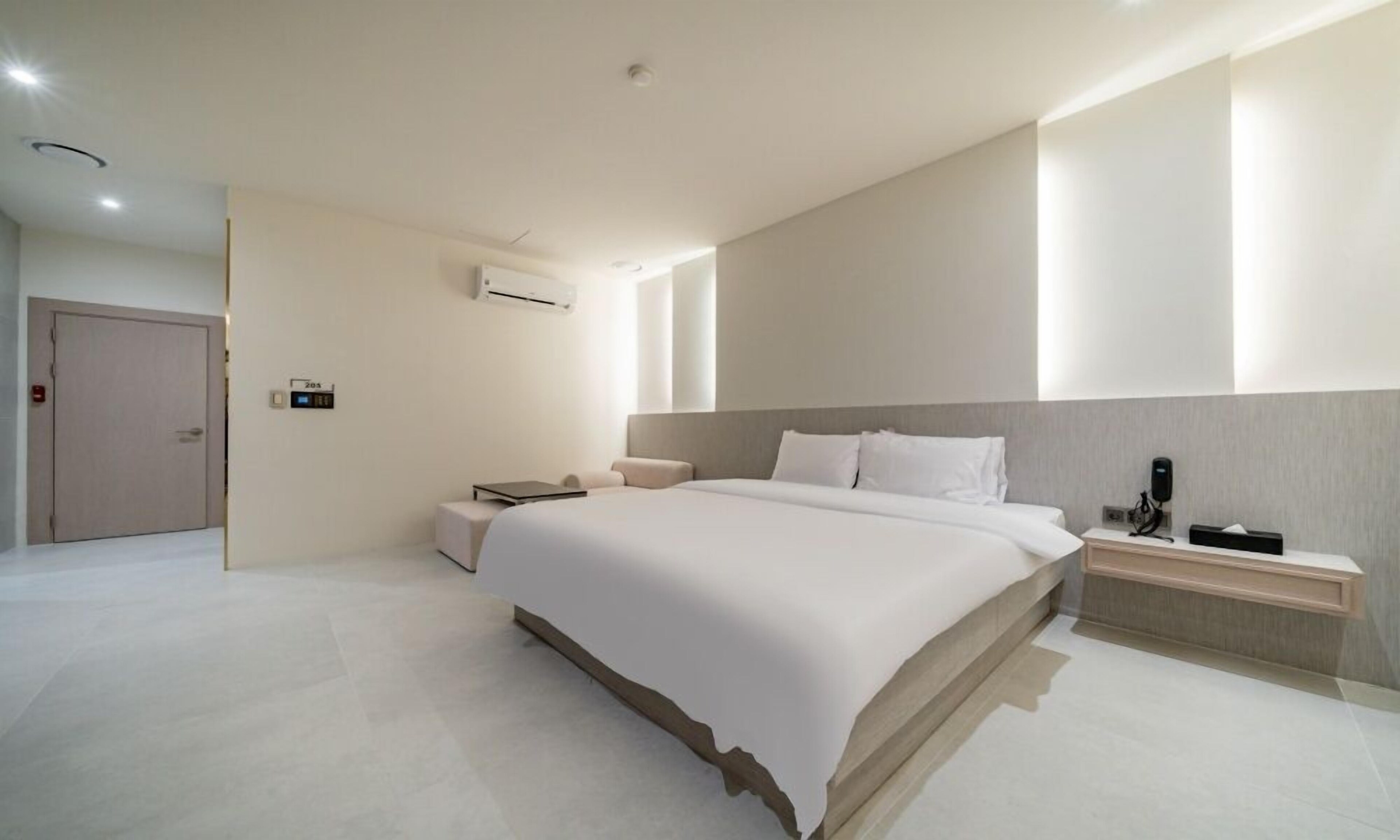 HOTEL THE ART UIWANG 2*
