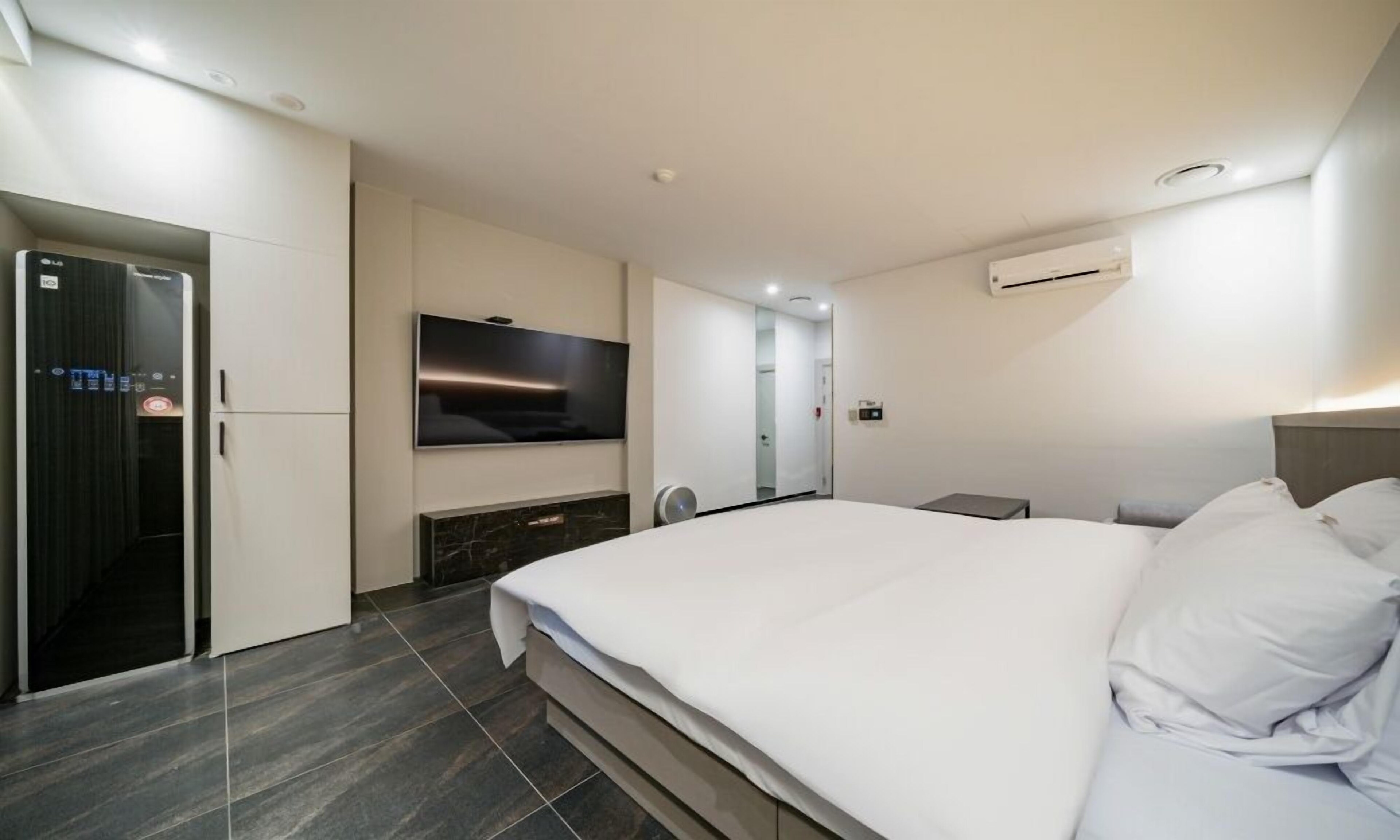 HOTEL THE ART UIWANG 2*