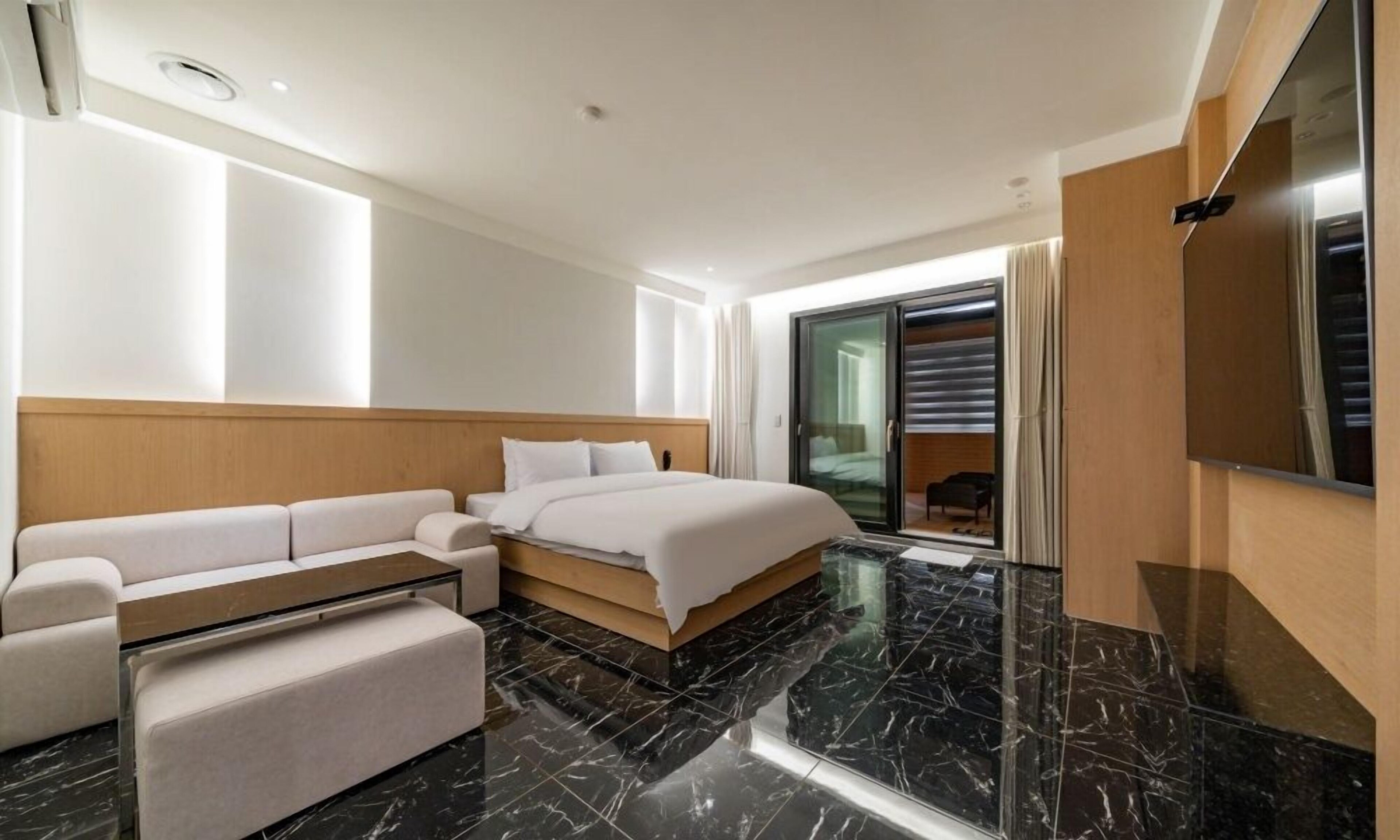 HOTEL THE ART UIWANG 2*