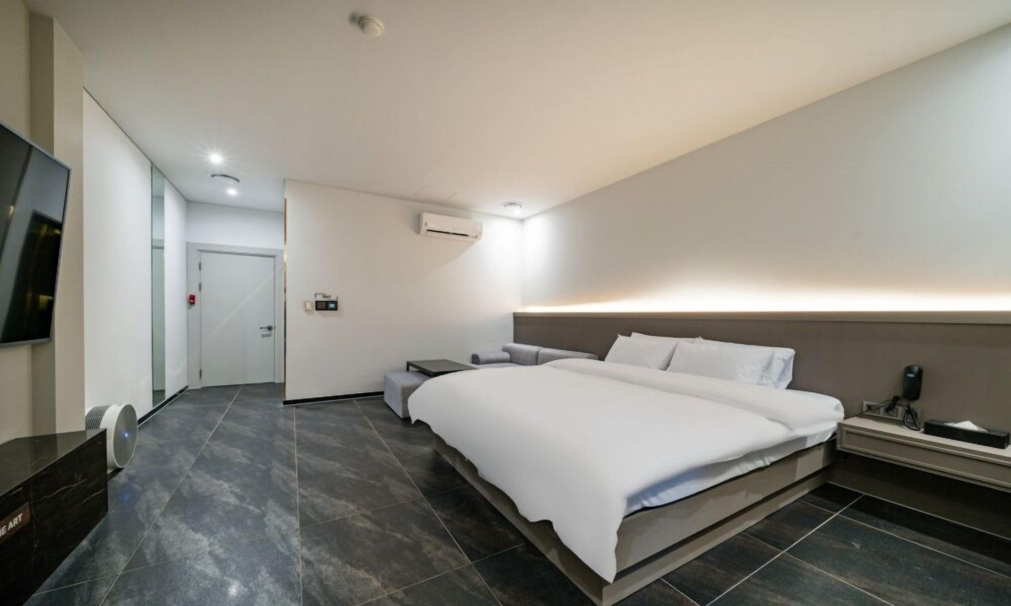 HOTEL THE ART UIWANG 2*