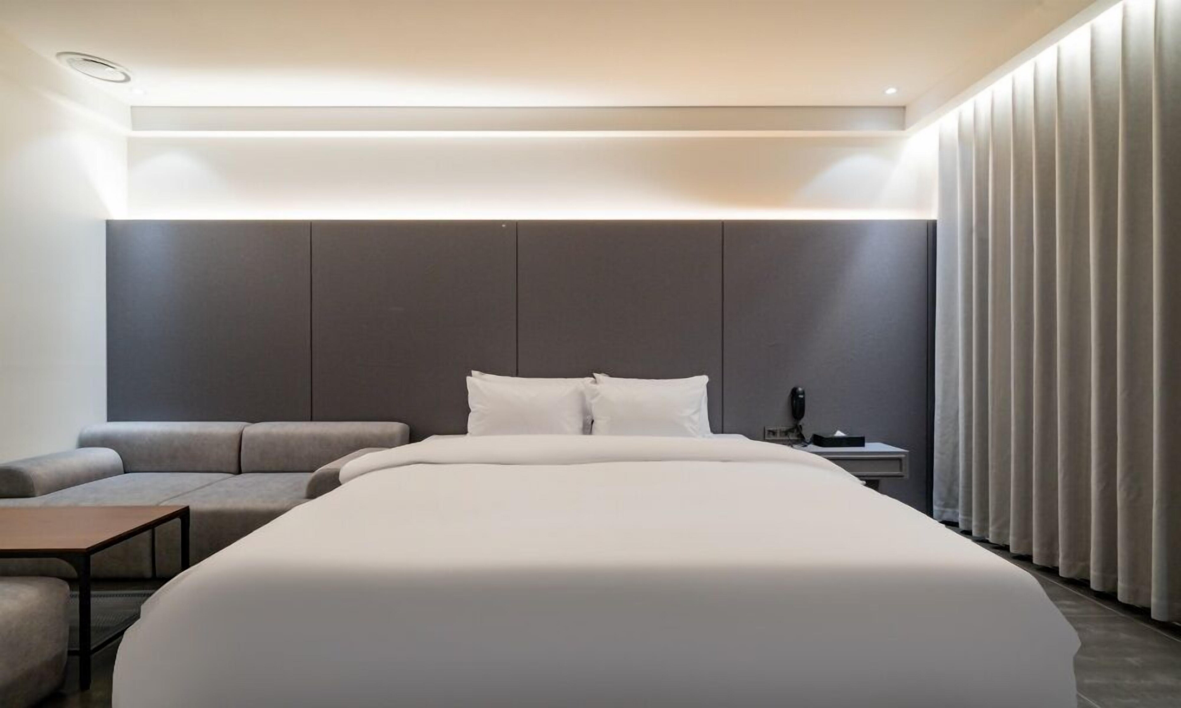 HOTEL THE ART UIWANG 2*