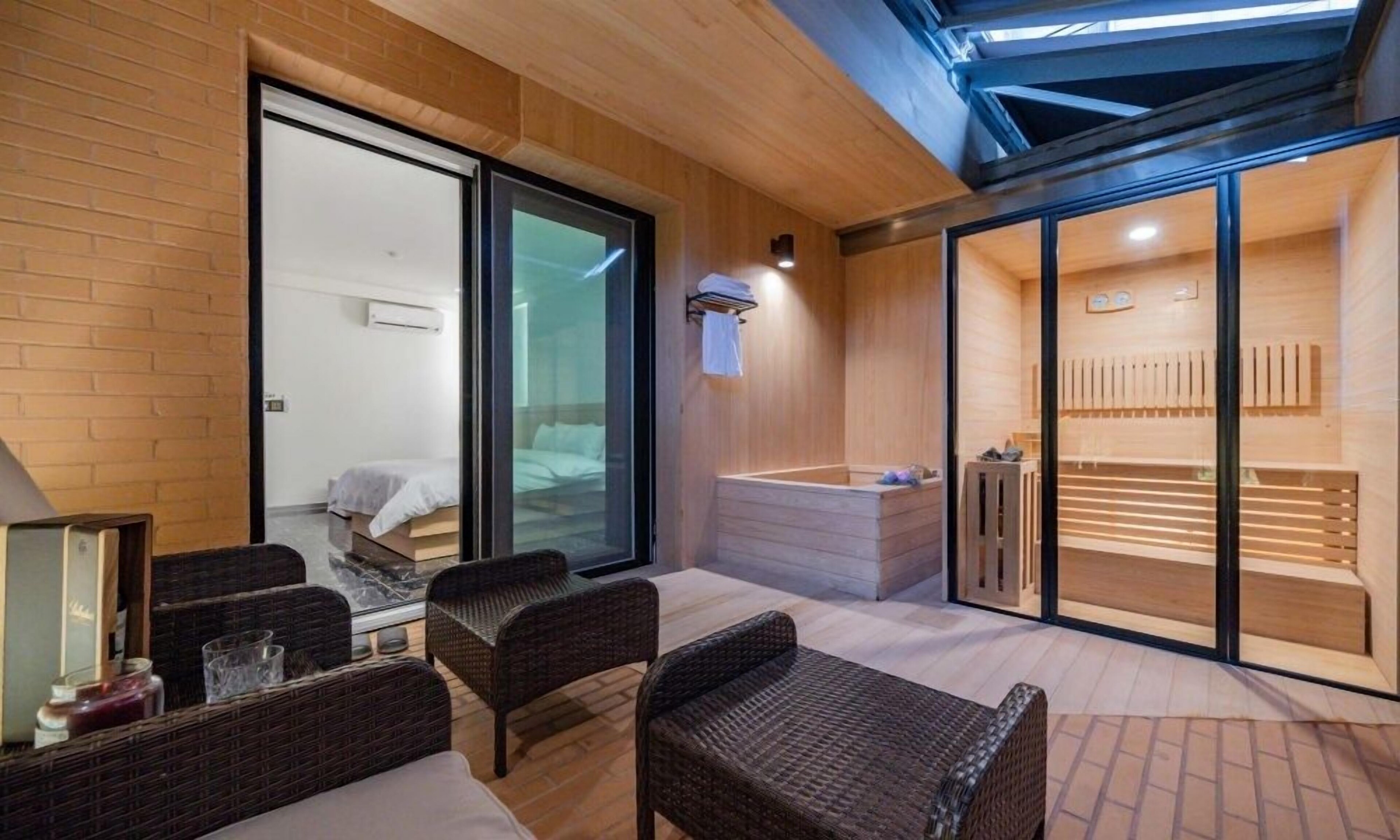 HOTEL THE ART UIWANG 2*