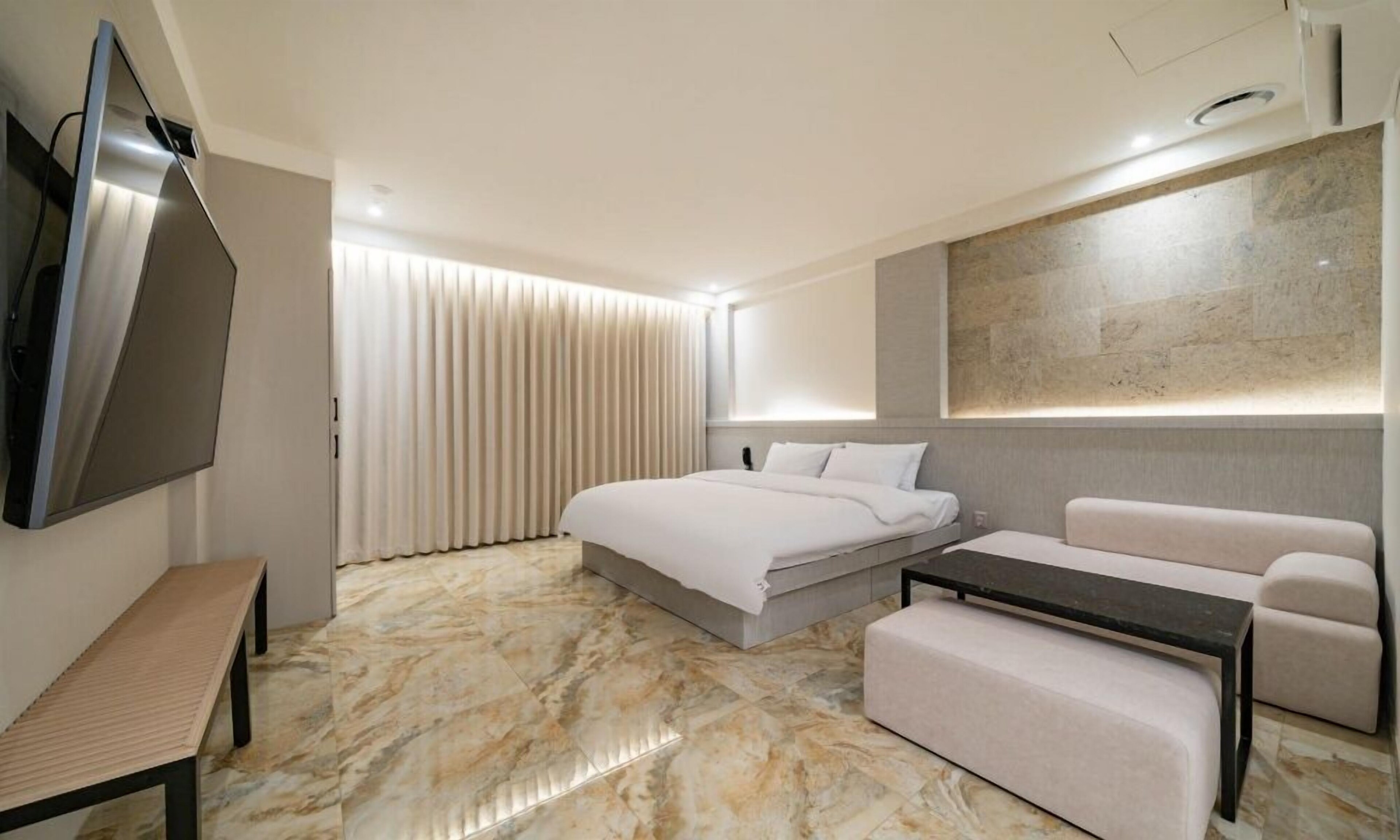 HOTEL THE ART UIWANG 2*