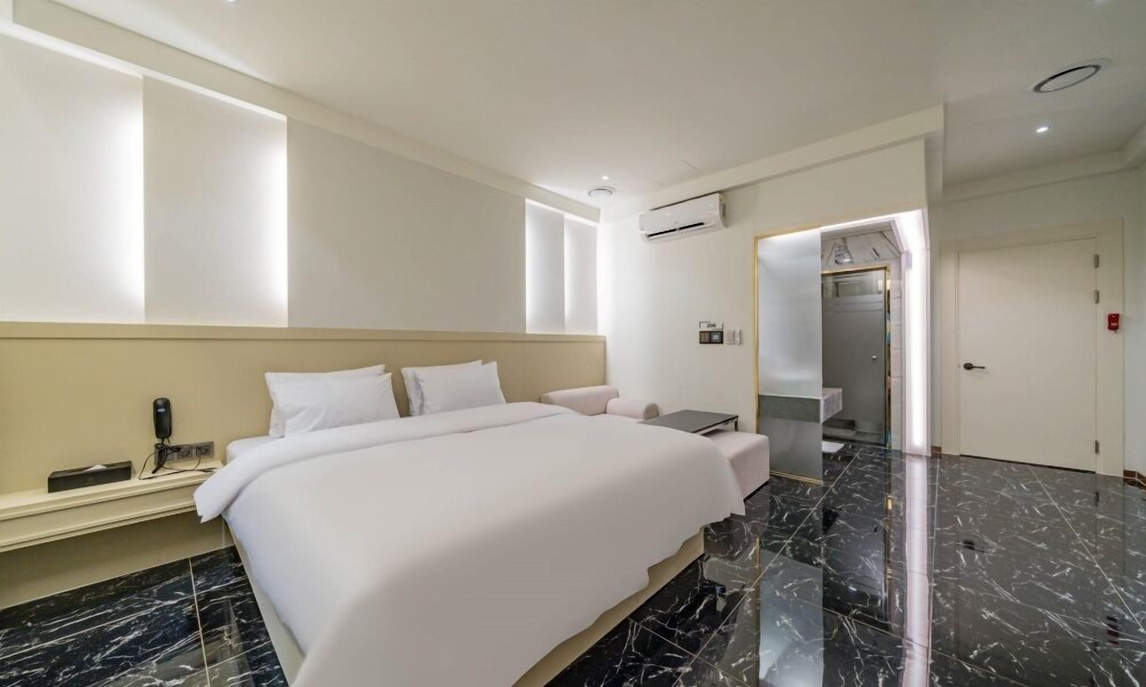 HOTEL THE ART UIWANG 2*