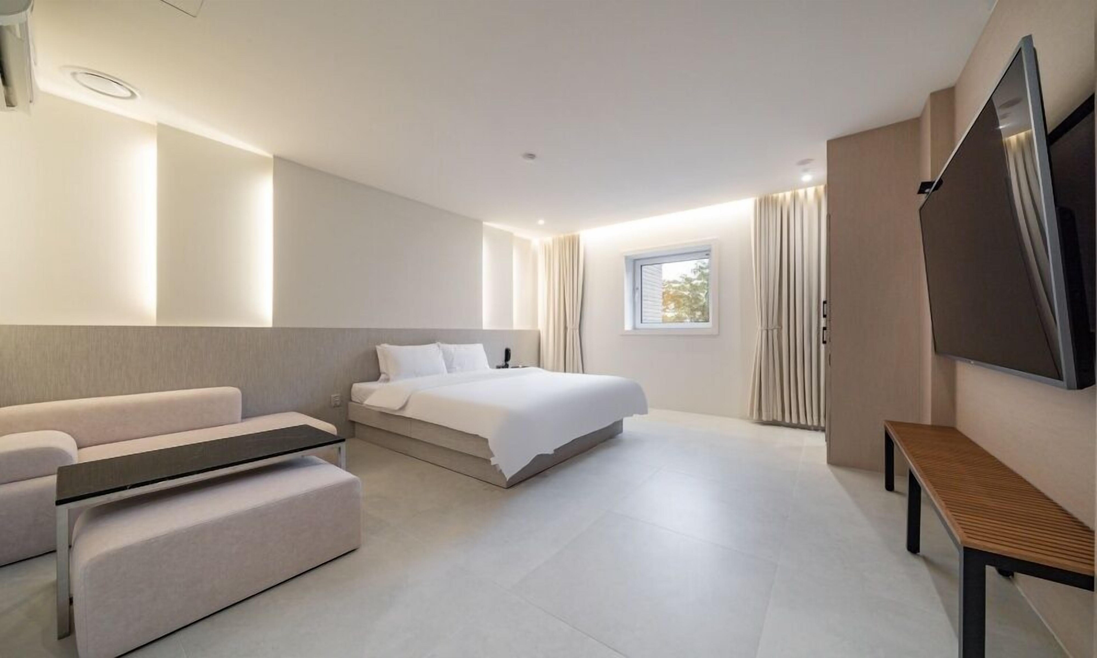 HOTEL THE ART UIWANG 2*