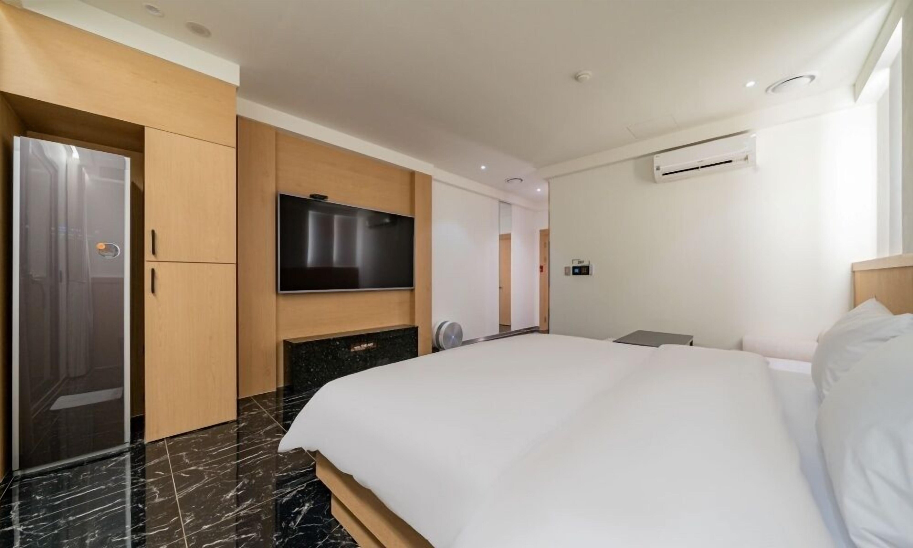 HOTEL THE ART UIWANG 2*