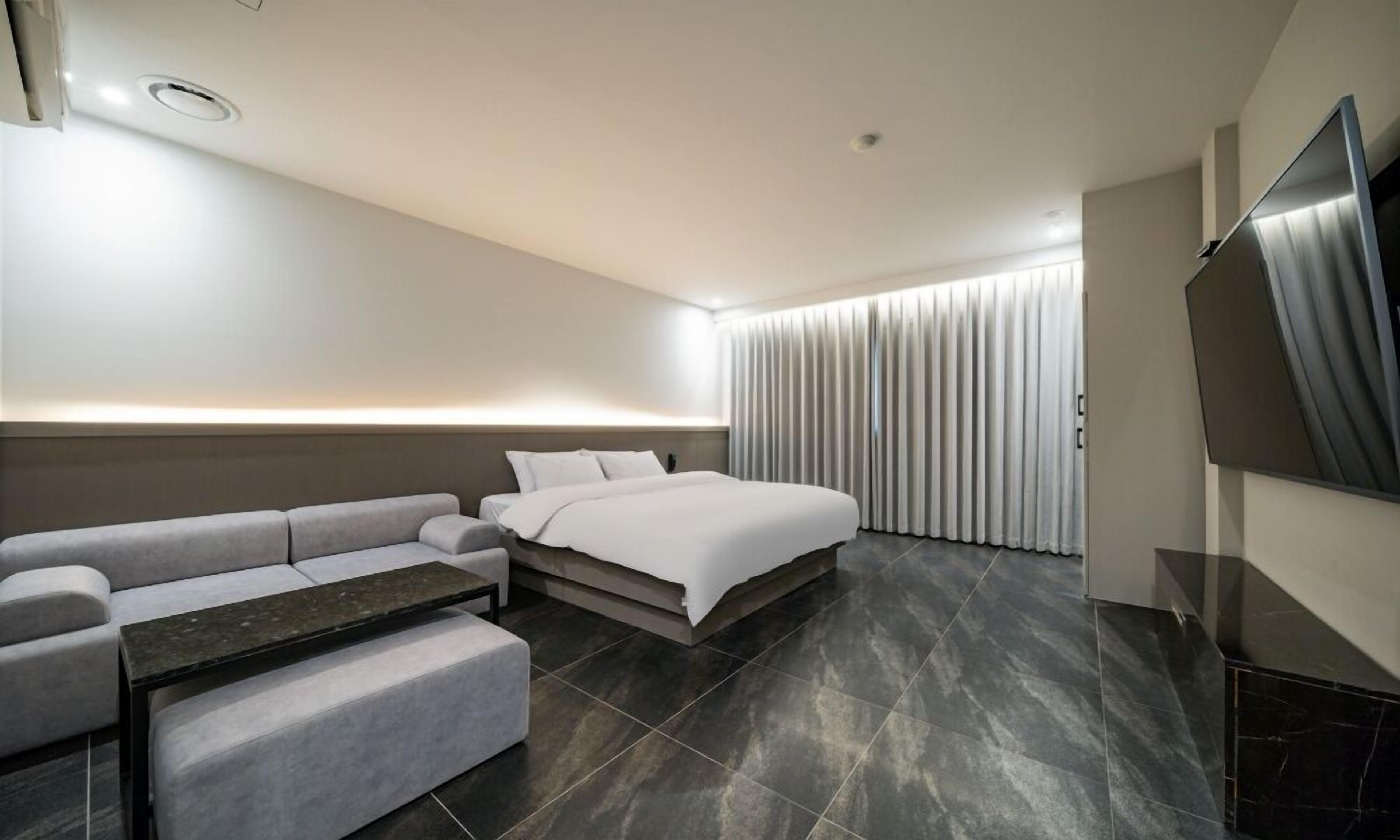 HOTEL THE ART UIWANG 2*