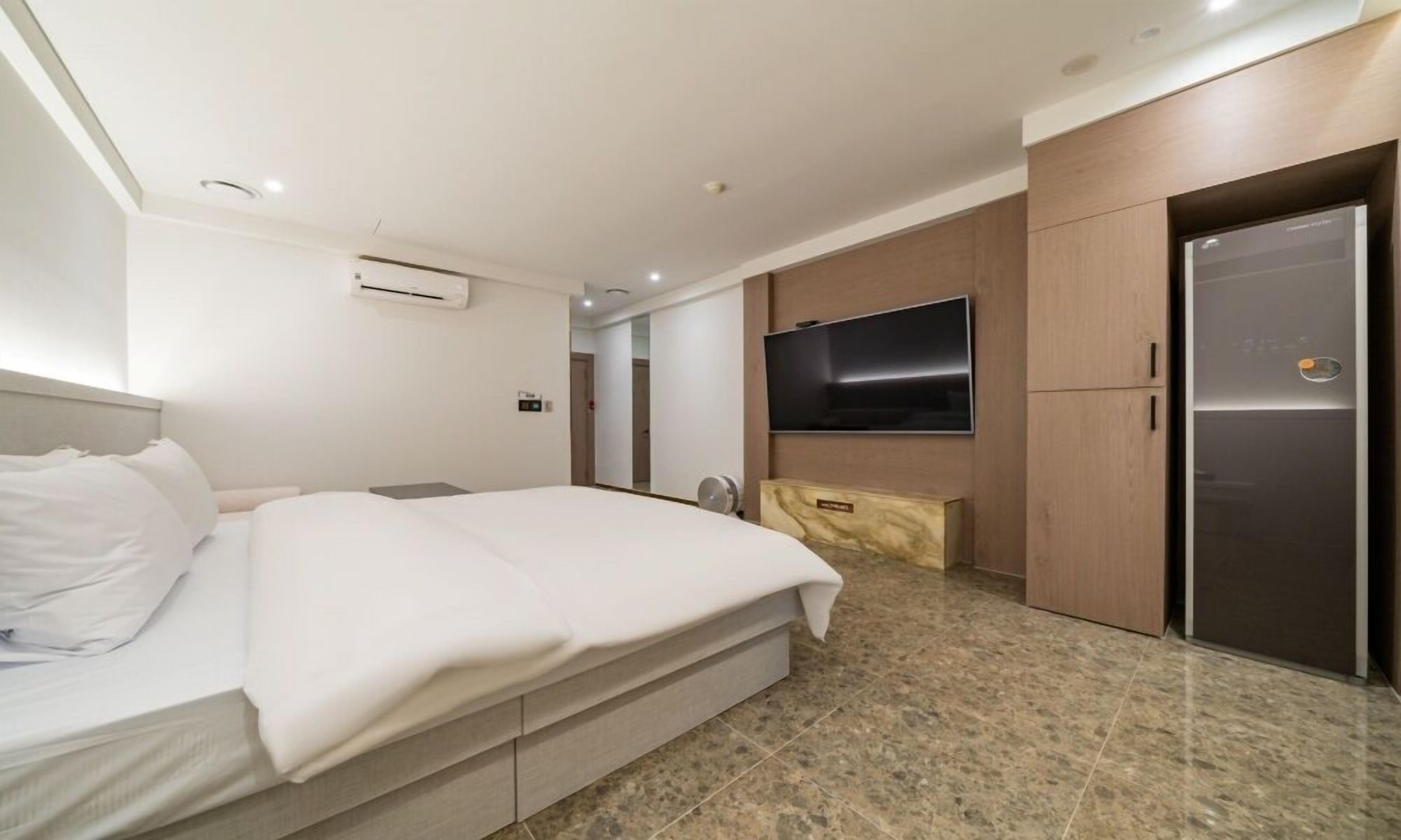 HOTEL THE ART UIWANG 2*