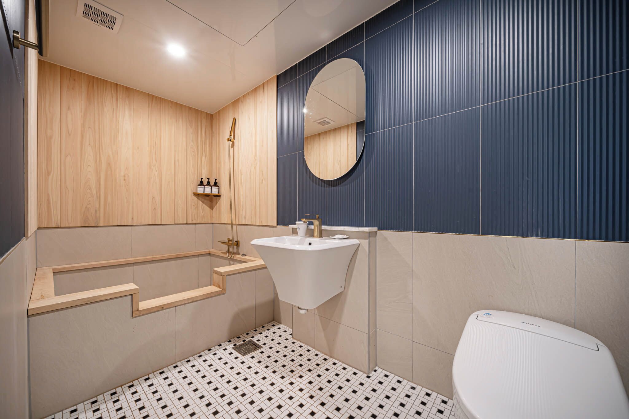 GEOJE-SI HOUND HOTEL JANGSEUNGPO 2*