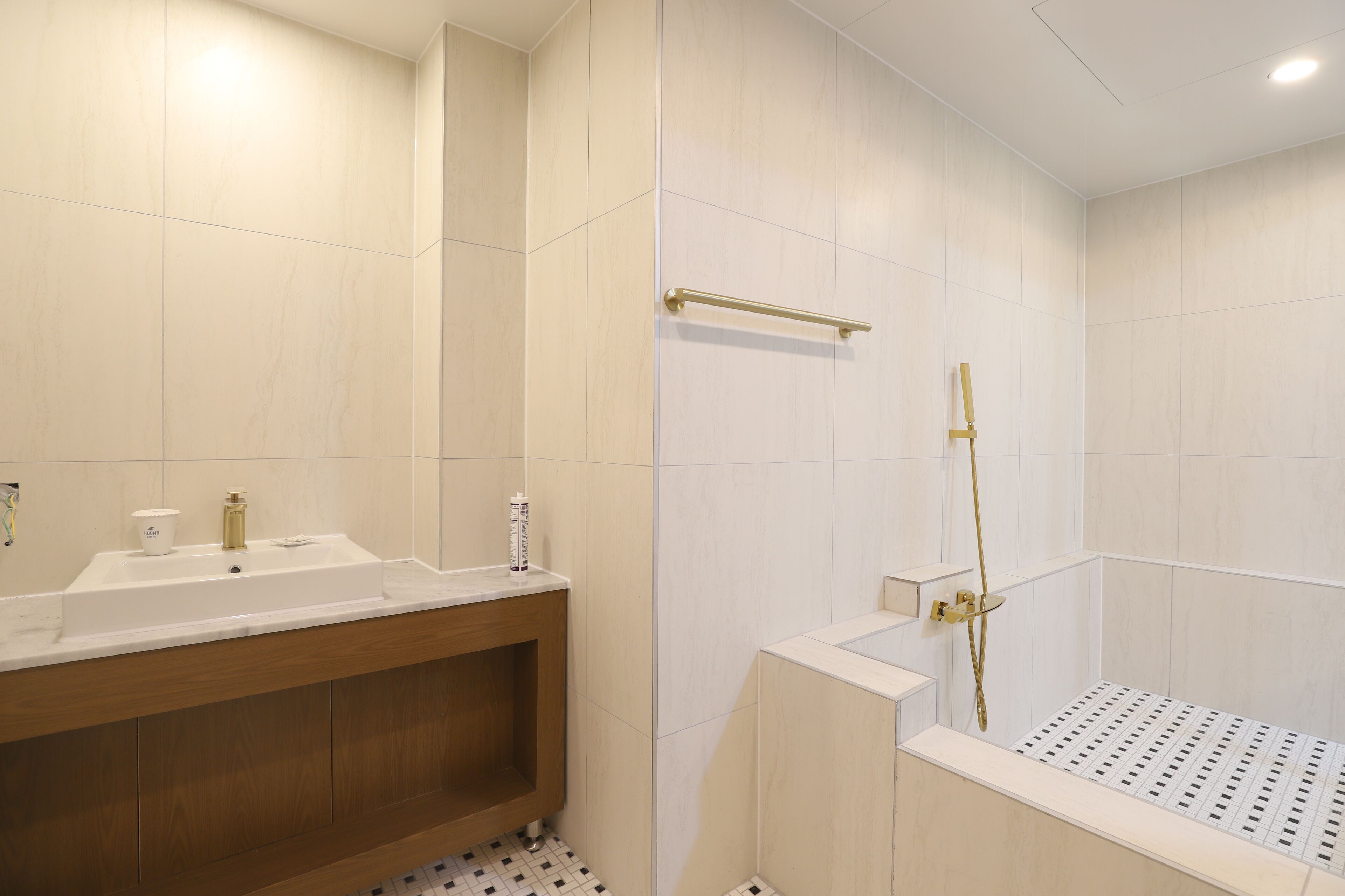 GEOJE-SI HOUND HOTEL JANGSEUNGPO 2*