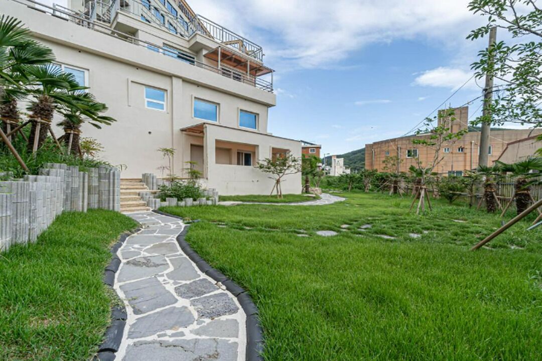 GEOJE-SI HOUND HOTEL JANGSEUNGPO 2*