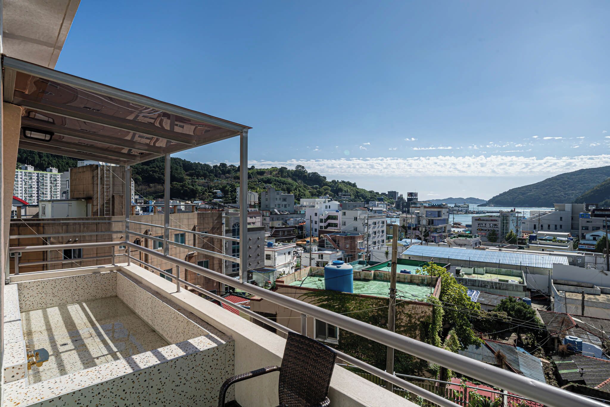 GEOJE-SI HOUND HOTEL JANGSEUNGPO 2*
