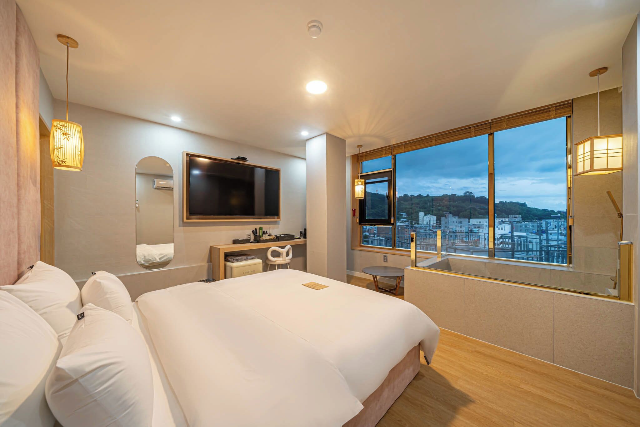 GEOJE-SI HOUND HOTEL JANGSEUNGPO 2*